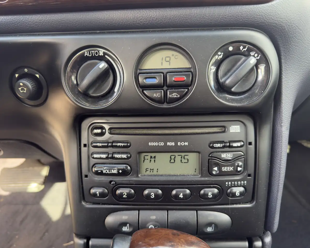 Ford Mondeo Ghia, foto 10