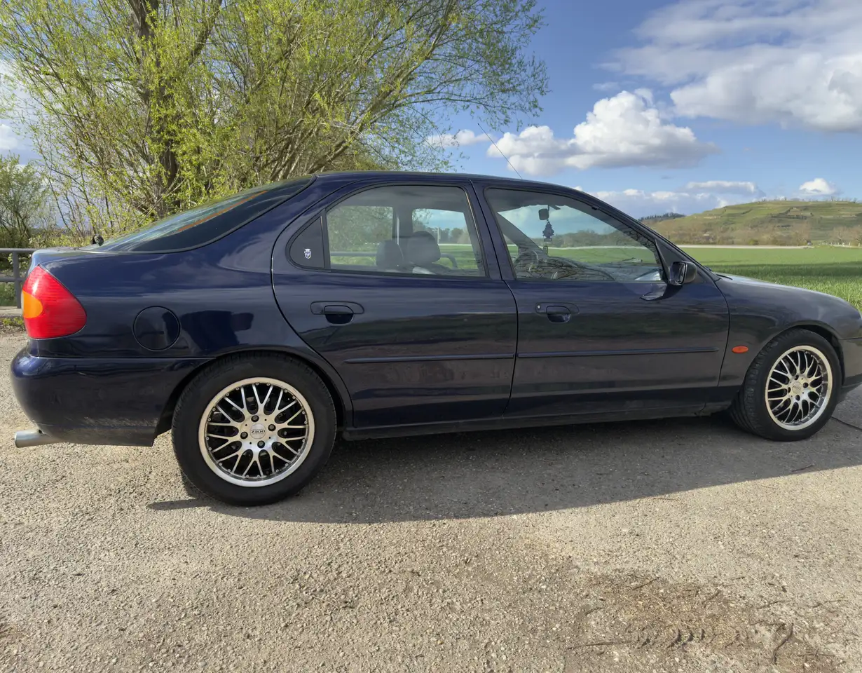 Ford Mondeo Ghia, foto 4