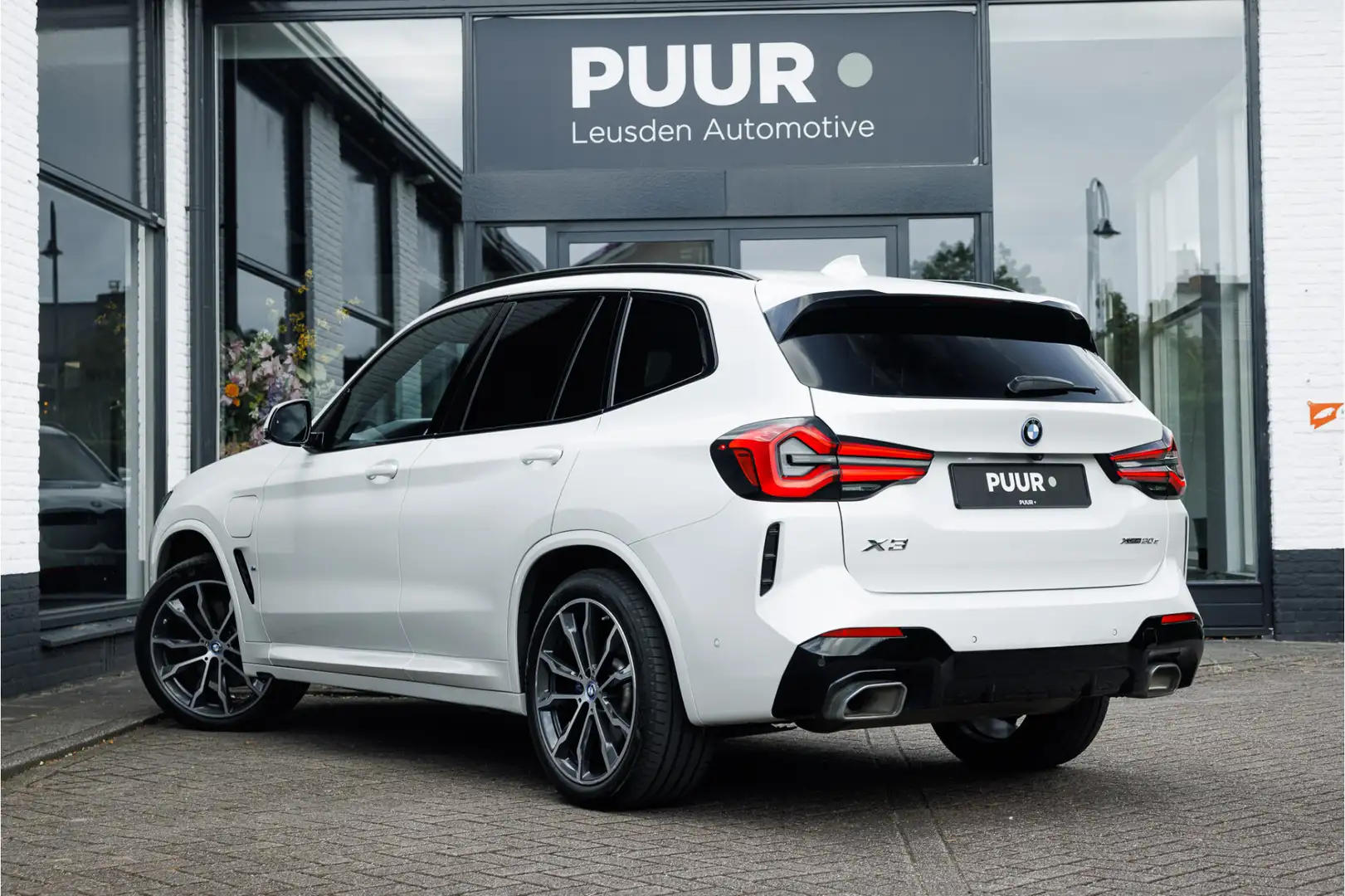 BMW X3 xDrive30e High Executive Pano - Harman Kardon - He Wit - 2