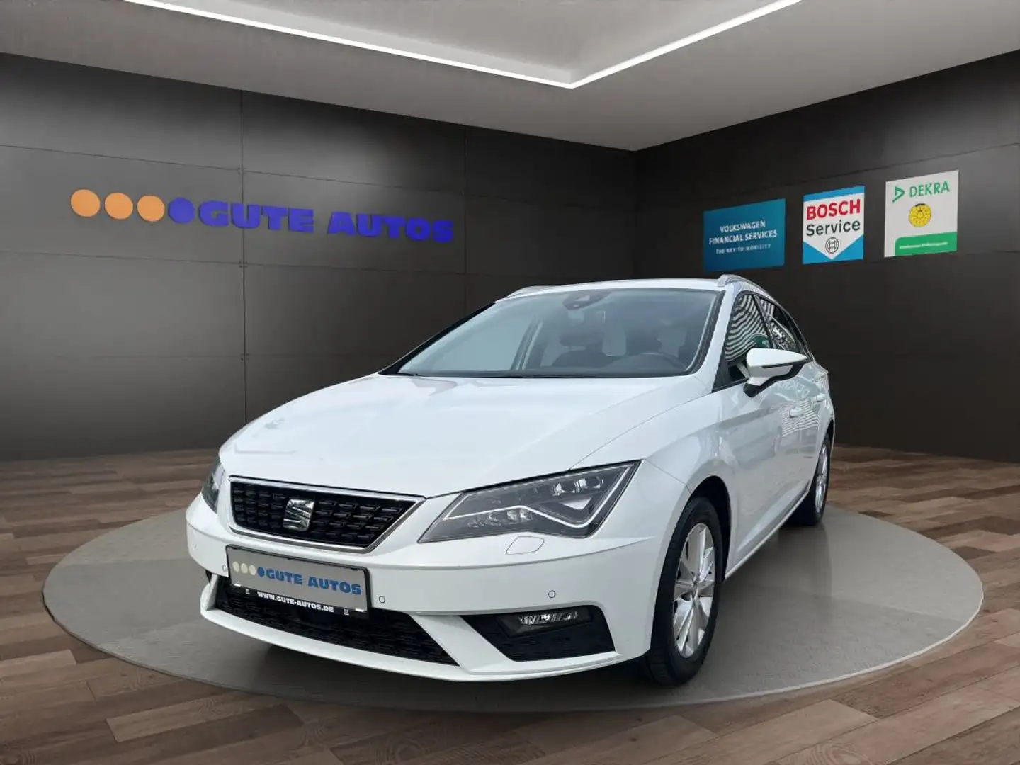 SEAT Leon Leon ST 1.6 TDI DSG Style *NAVI*PDC*SHZ* Weiß - 1