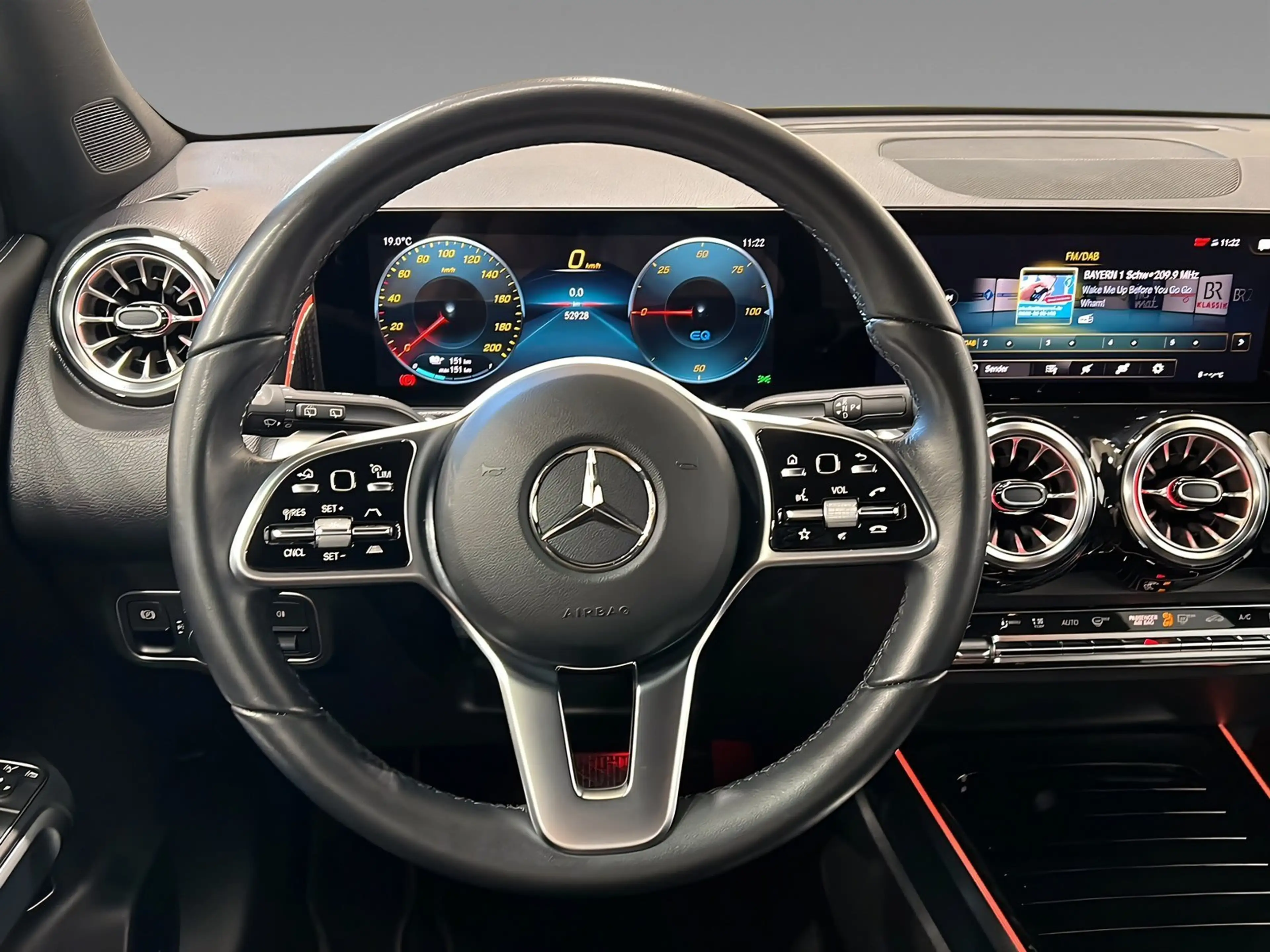 Mercedes-Benz EQB 300 4M PROGRESSIVE+LED+DISTR+360+7-Sitzer — photo 14