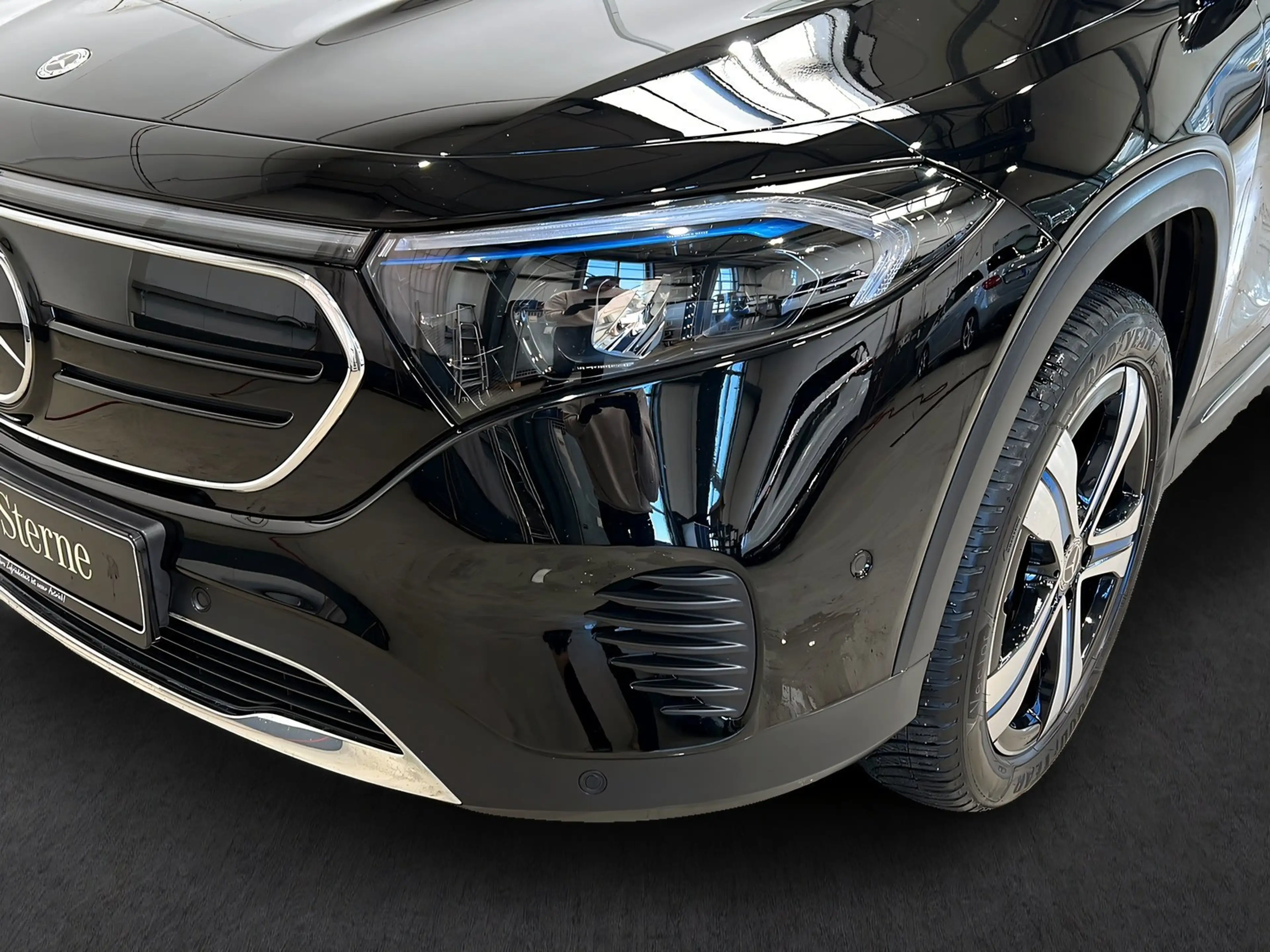 Mercedes-Benz EQB 300 4M PROGRESSIVE+LED+DISTR+360+7-Sitzer — photo 3