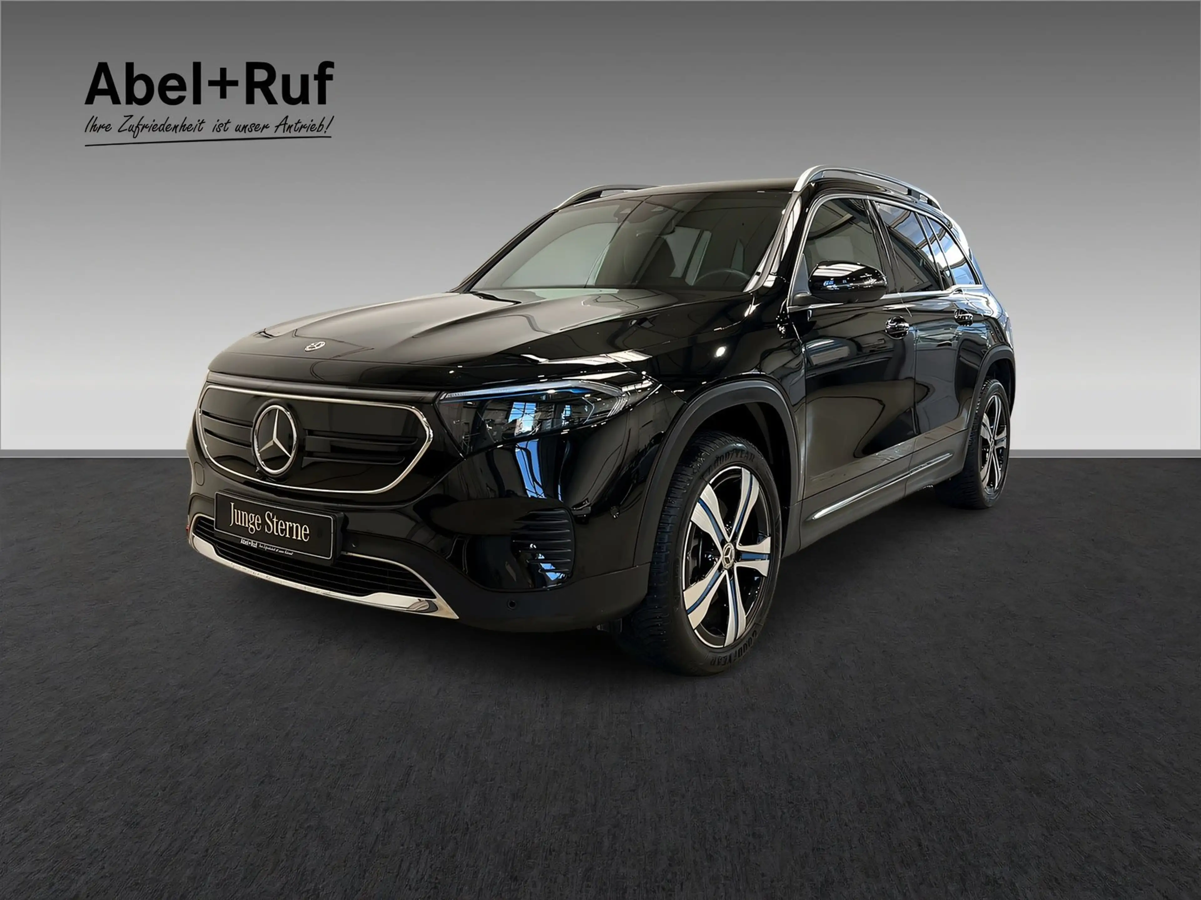 Mercedes-Benz EQB 300 4M PROGRESSIVE+LED+DISTR+360+7-Sitzer