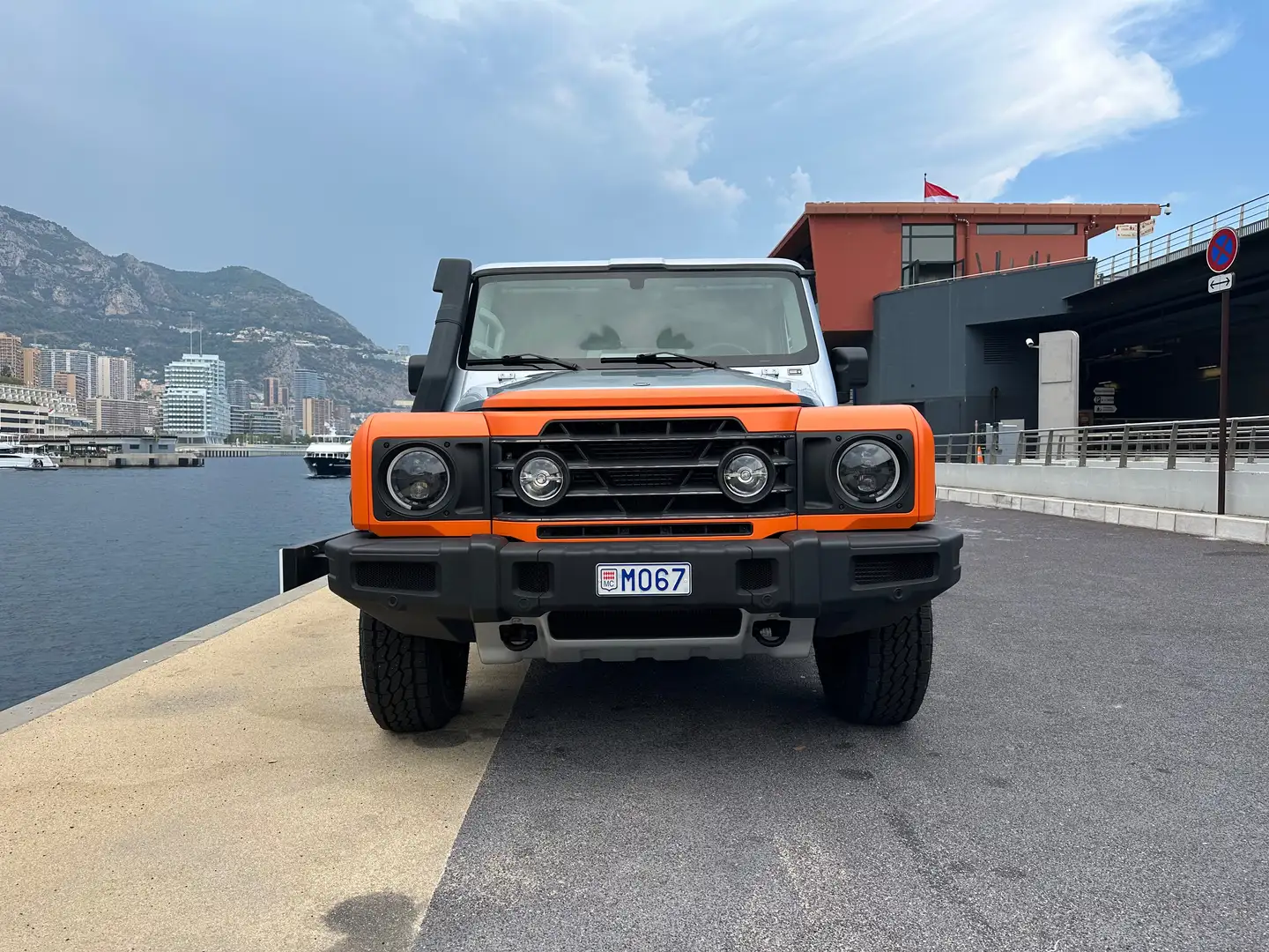 Ineos Grenadier Silber - 2