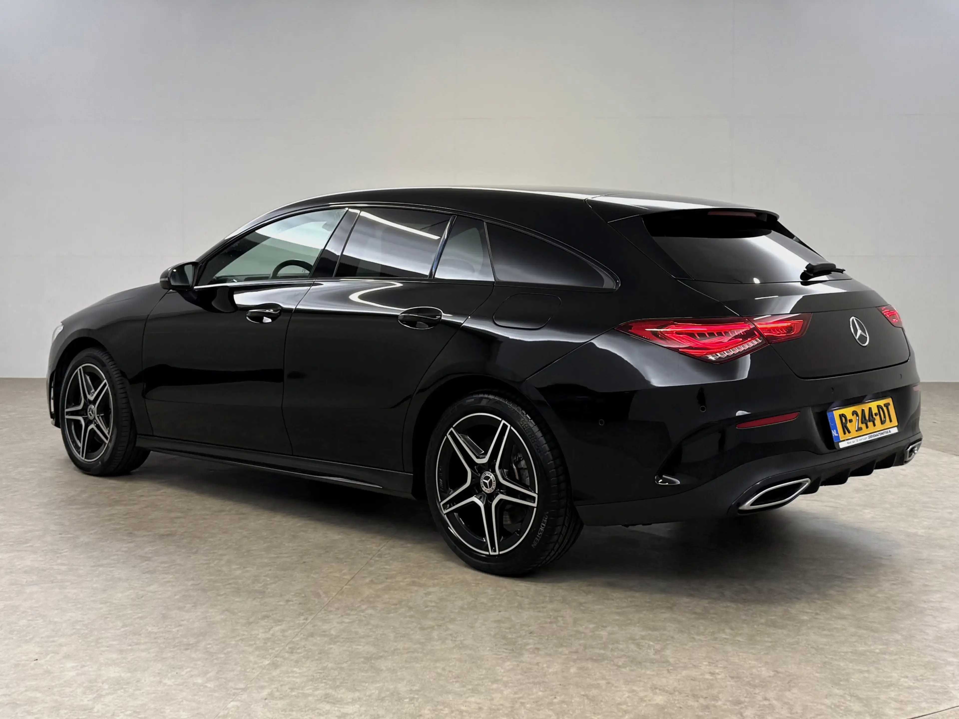 Mercedes-Benz CLA 250 Shooting Brake e AMG Limited | Camera | Virtual | — photo 3