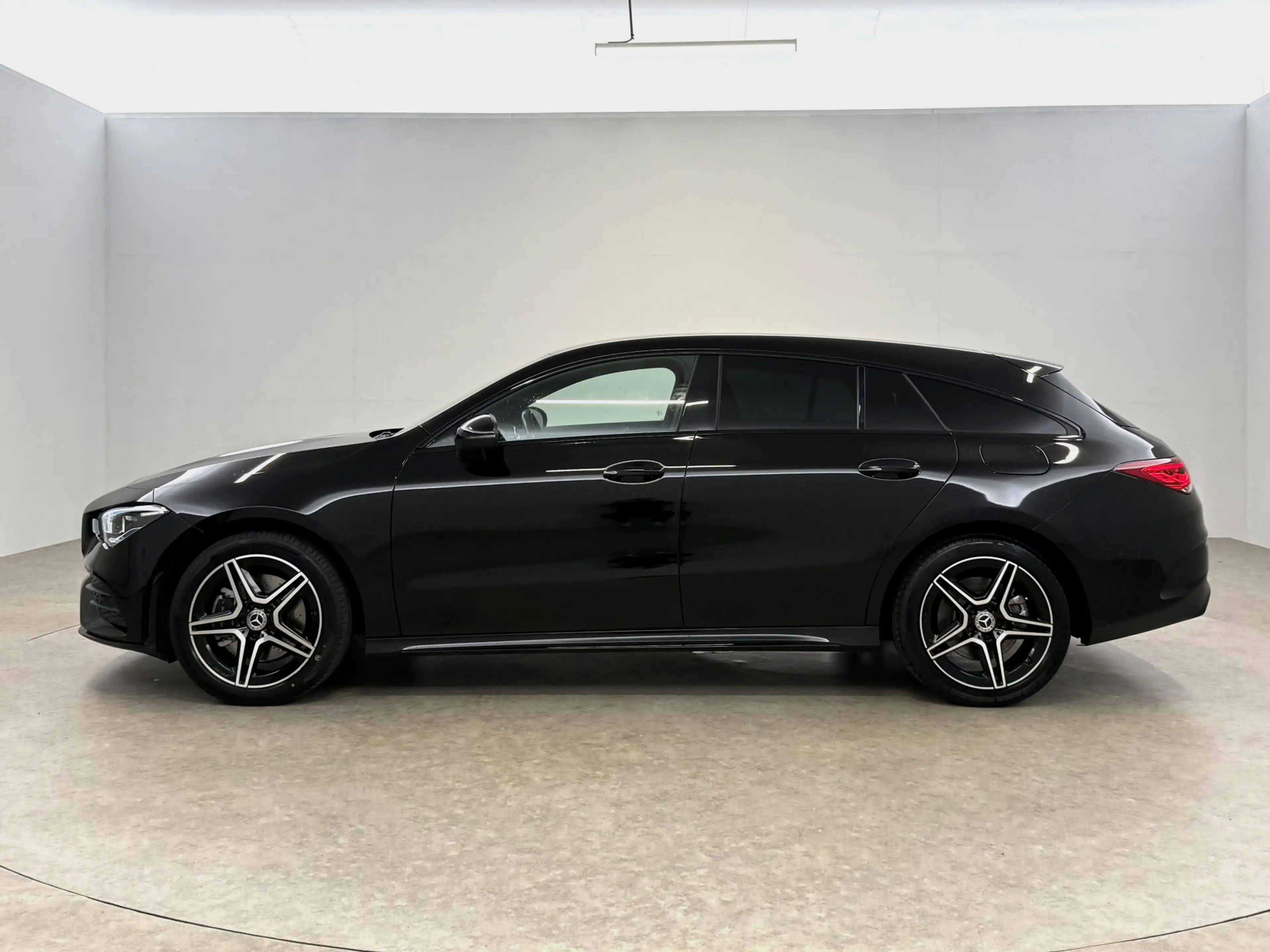 Mercedes-Benz CLA 250 Shooting Brake e AMG Limited | Camera | Virtual | — photo 10