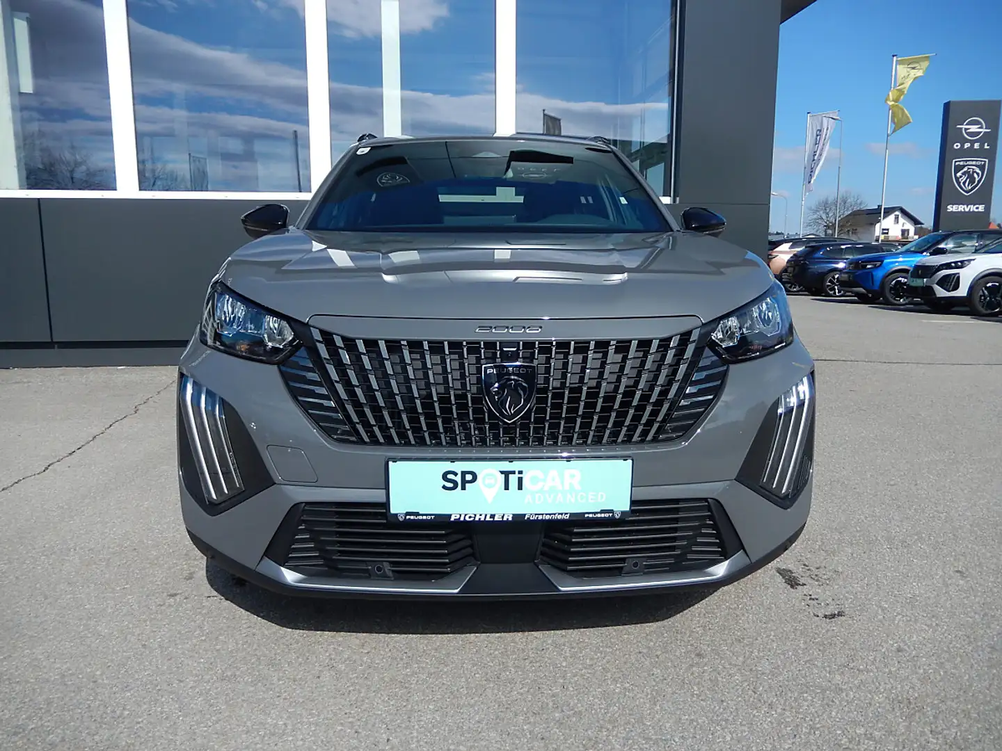 Peugeot 2008 1,2 PureTech 100 S&S Allure 6-Gang-Manuell Grau - 2