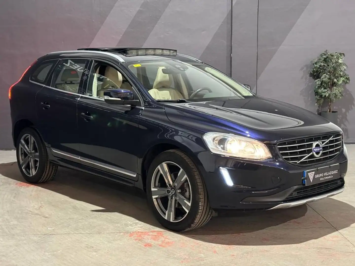 Volvo XC60 D3 Momentum Aut. 150 Blauw - 2