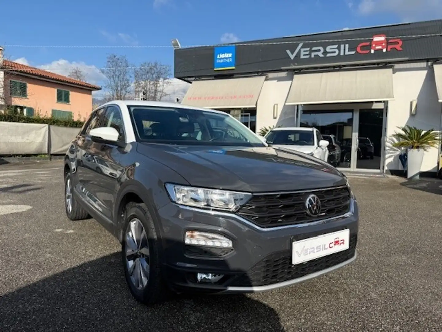 Volkswagen T-Roc 1.0 TSI Style Grijs - 1