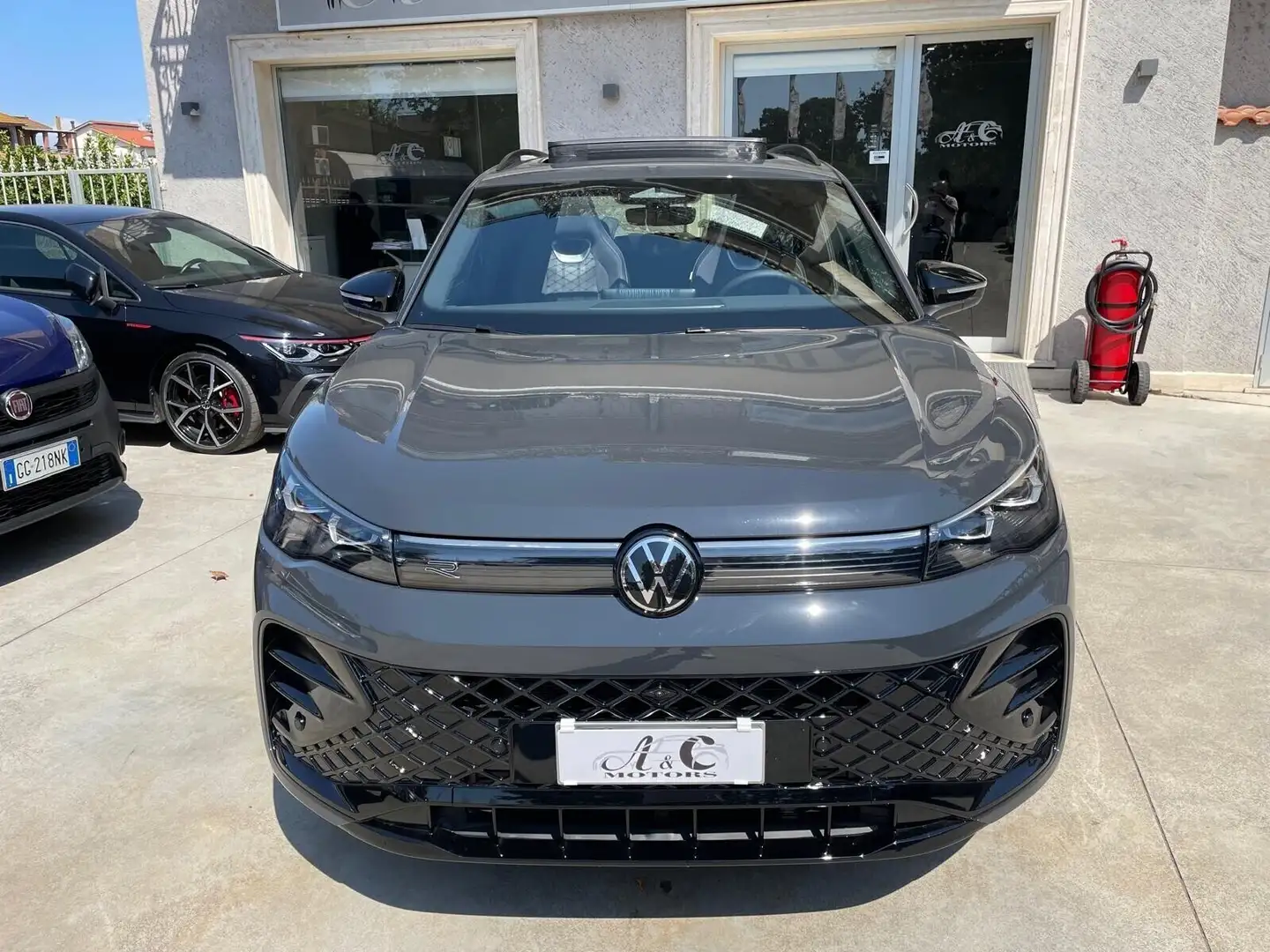 Volkswagen Tiguan Tiguan 2.0 TDI 150 CV DSG R-Line Grigio - 2