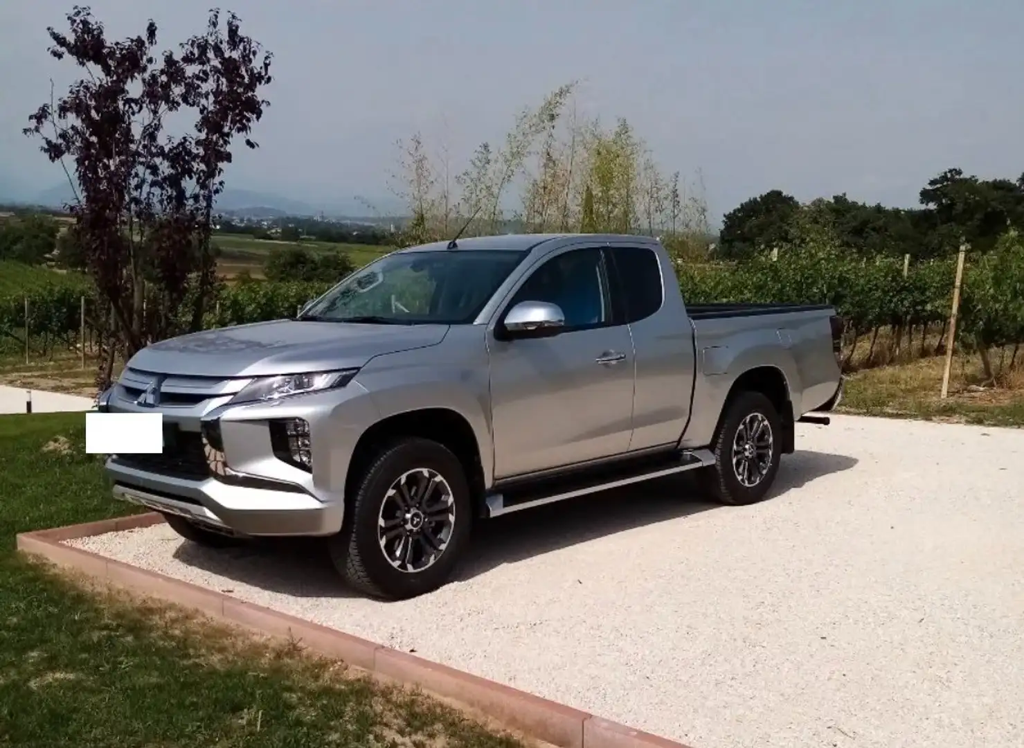 Mitsubishi L200 L200 Cab VI 2019 d.cab 2.3d Hurricane 4wd 150cv Plateado - 1