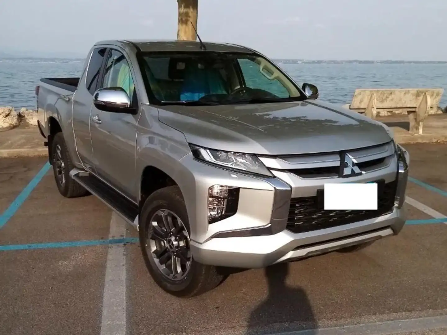 Mitsubishi L200 L200 Cab VI 2019 d.cab 2.3d Hurricane 4wd 150cv Plateado - 2
