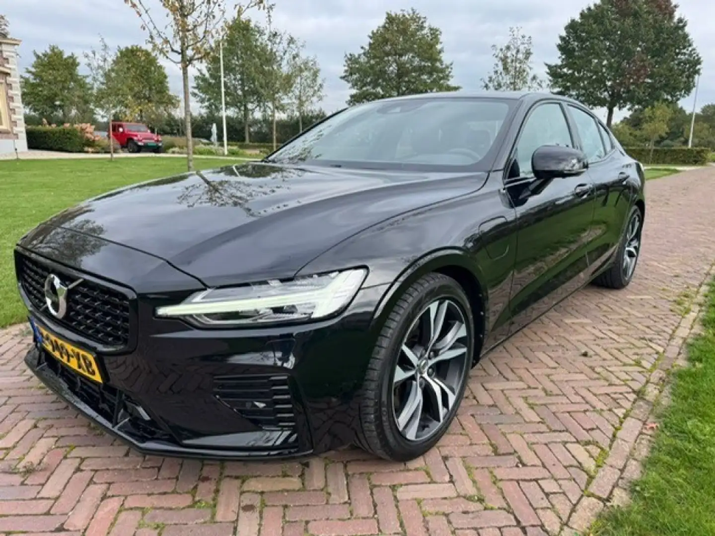 Volvo S60 T8 R-Design Automaat Pano Head-Up Display Zwart - 2