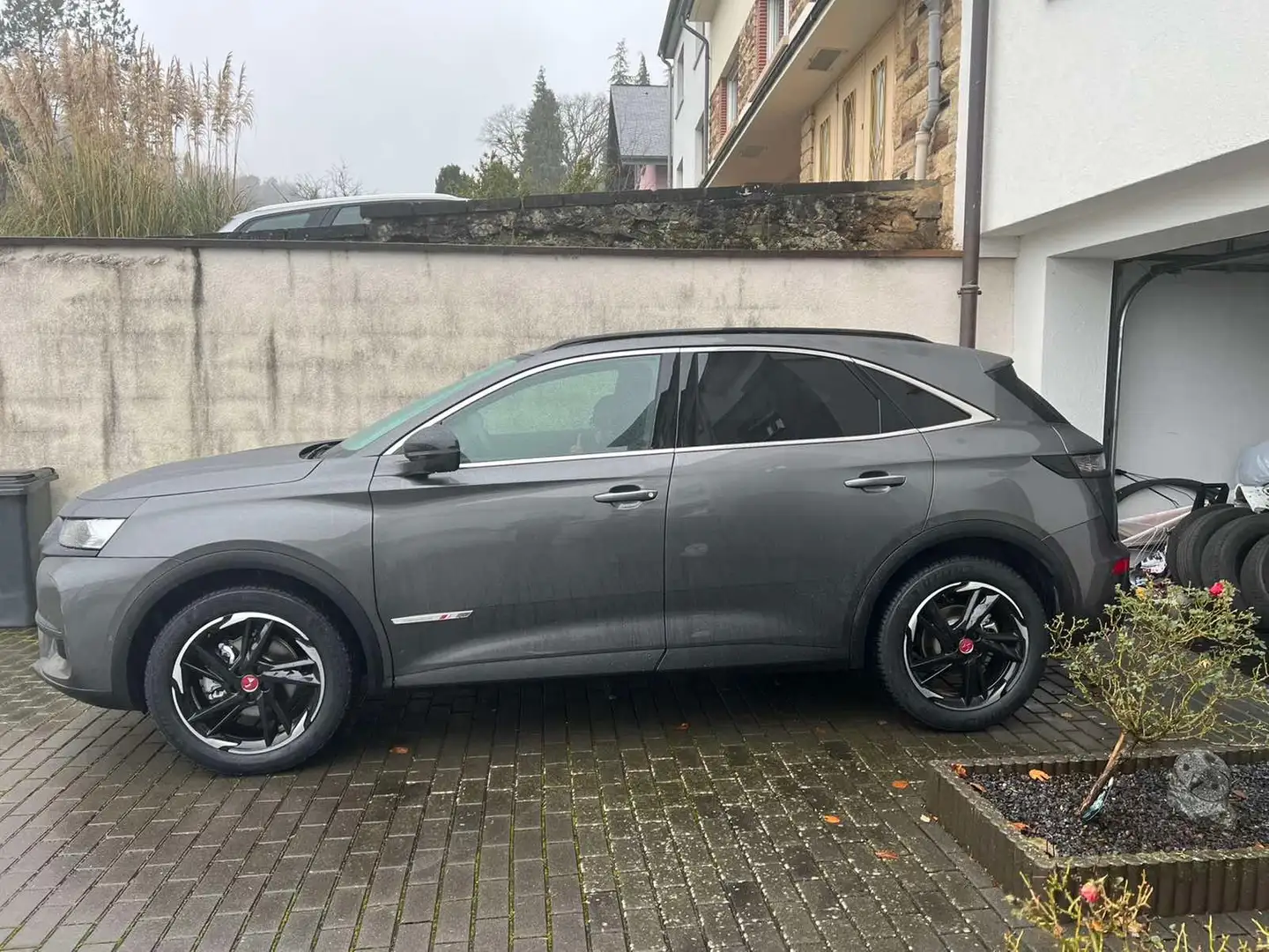 DS Automobiles DS 7 Crossback Gris - 1