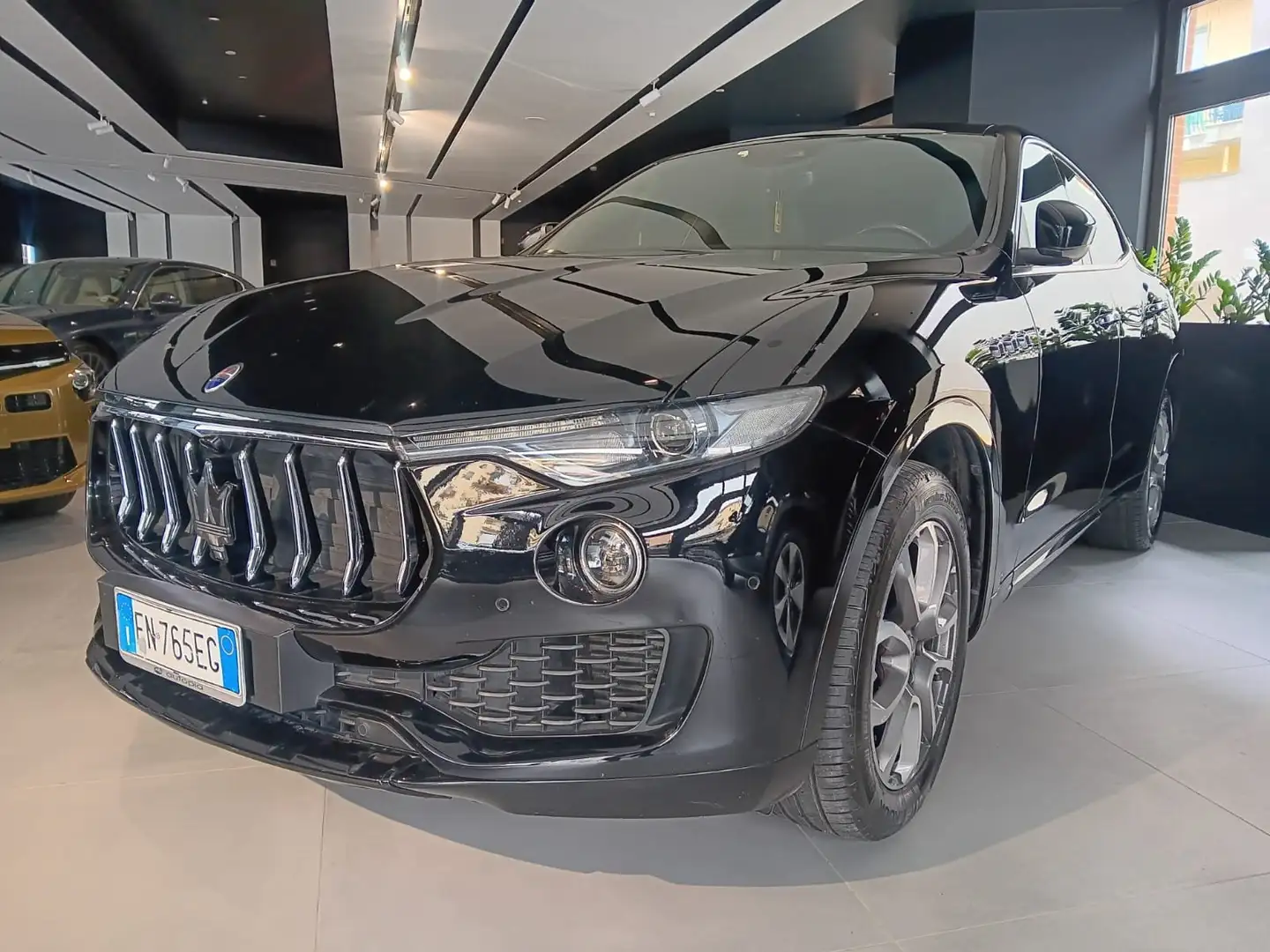 Maserati Levante 3.0 V6 Granlusso 275cv auto Schwarz - 1