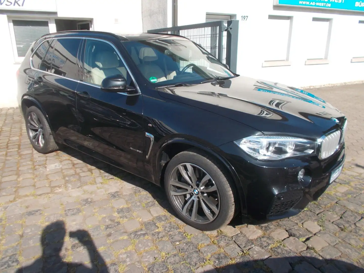 BMW X5 Baureihe X5 xDrive 50 i Schwarz - 1