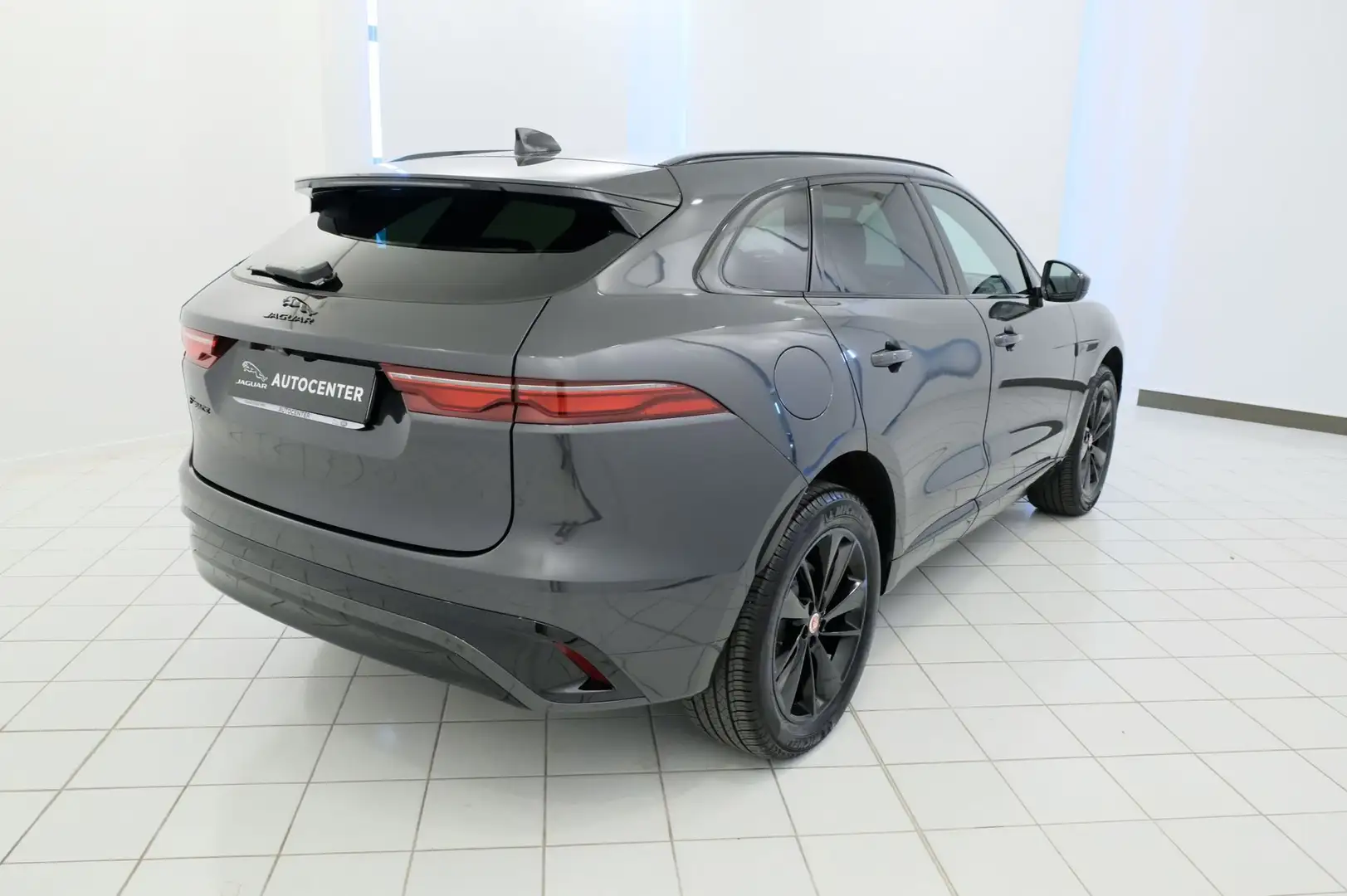 Jaguar F-Pace 2.0 D 204 CV AWD aut. R-Dynamic Black Grigio - 2