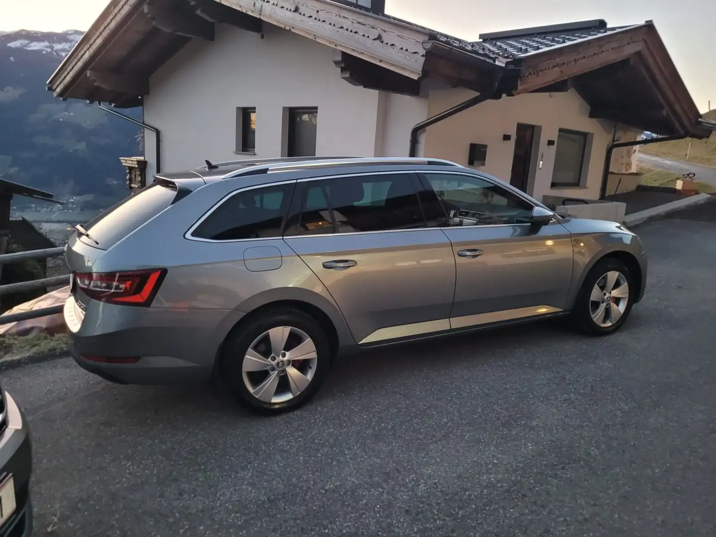 Skoda Superb Style 4x4 Grau - 2