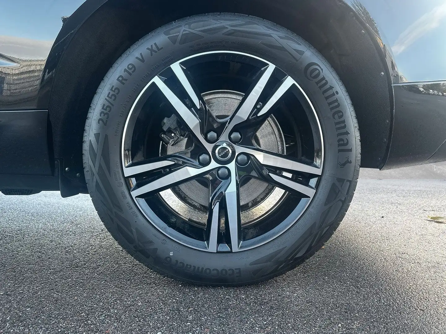 Volvo XC60 B4 Mild-Hybrid R-Design AHK LED SD Schwarz - 2