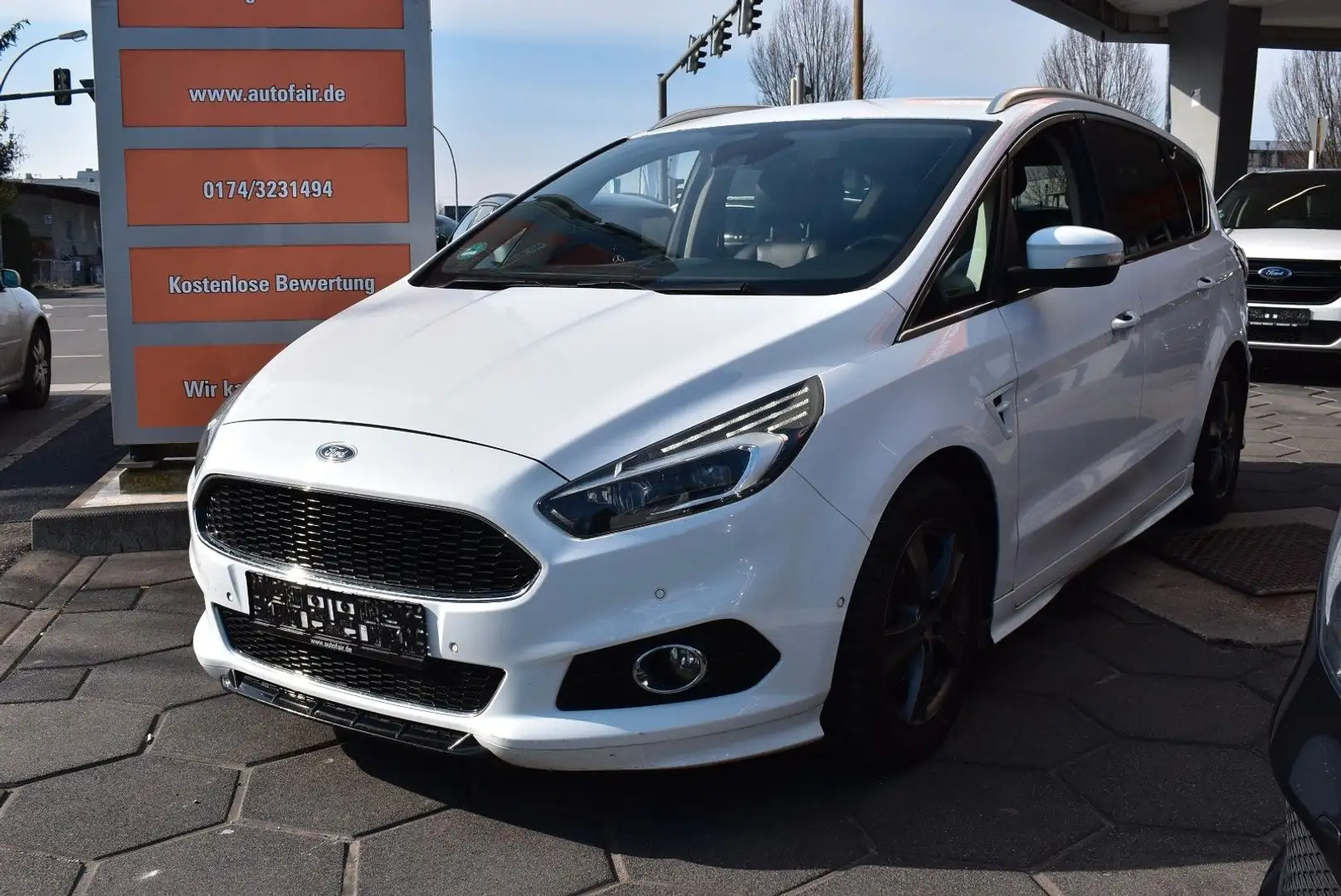 Ford S-Max S-MAX Titanium*Automatik*Org. km!* Bílá - 1