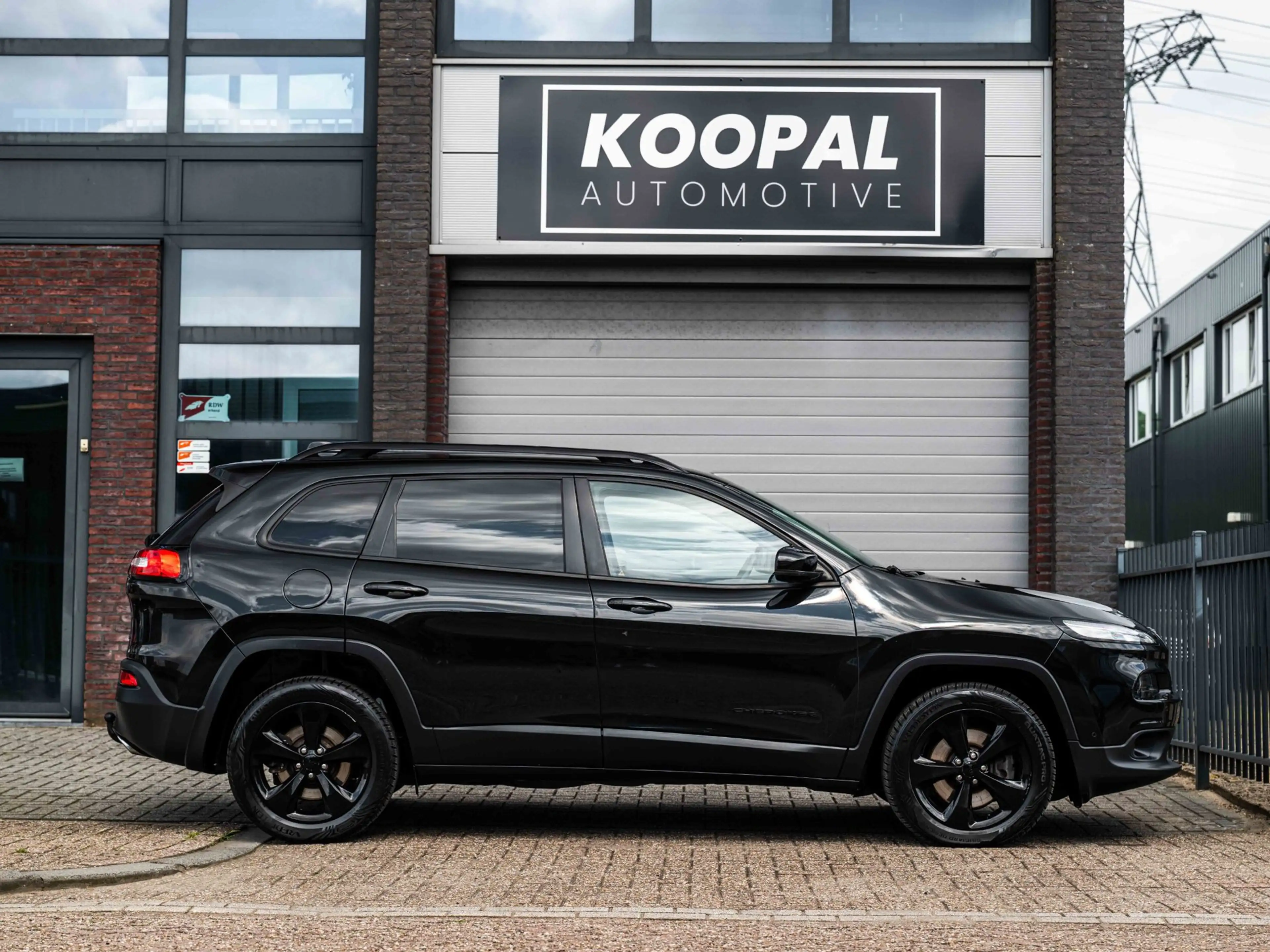 Jeep Cherokee 2.2 Night Eagle | Trekhaak | Bi-Xenon | €11.950 Ex — photo 11