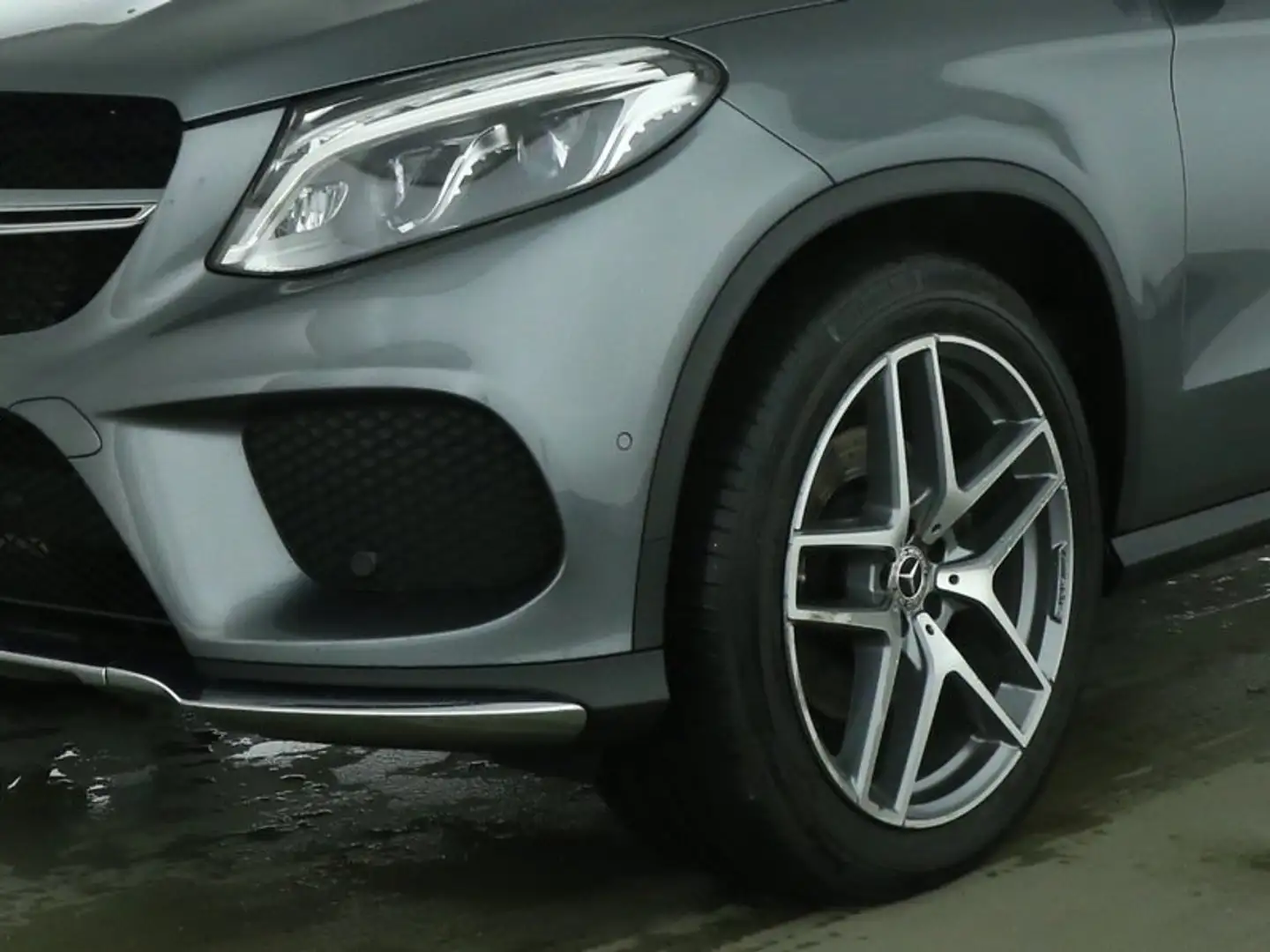Mercedes-Benz GLE 350 d 4M Cp. AMG Pano/StaHzg/AHK/21"/Airmati Grau - 2