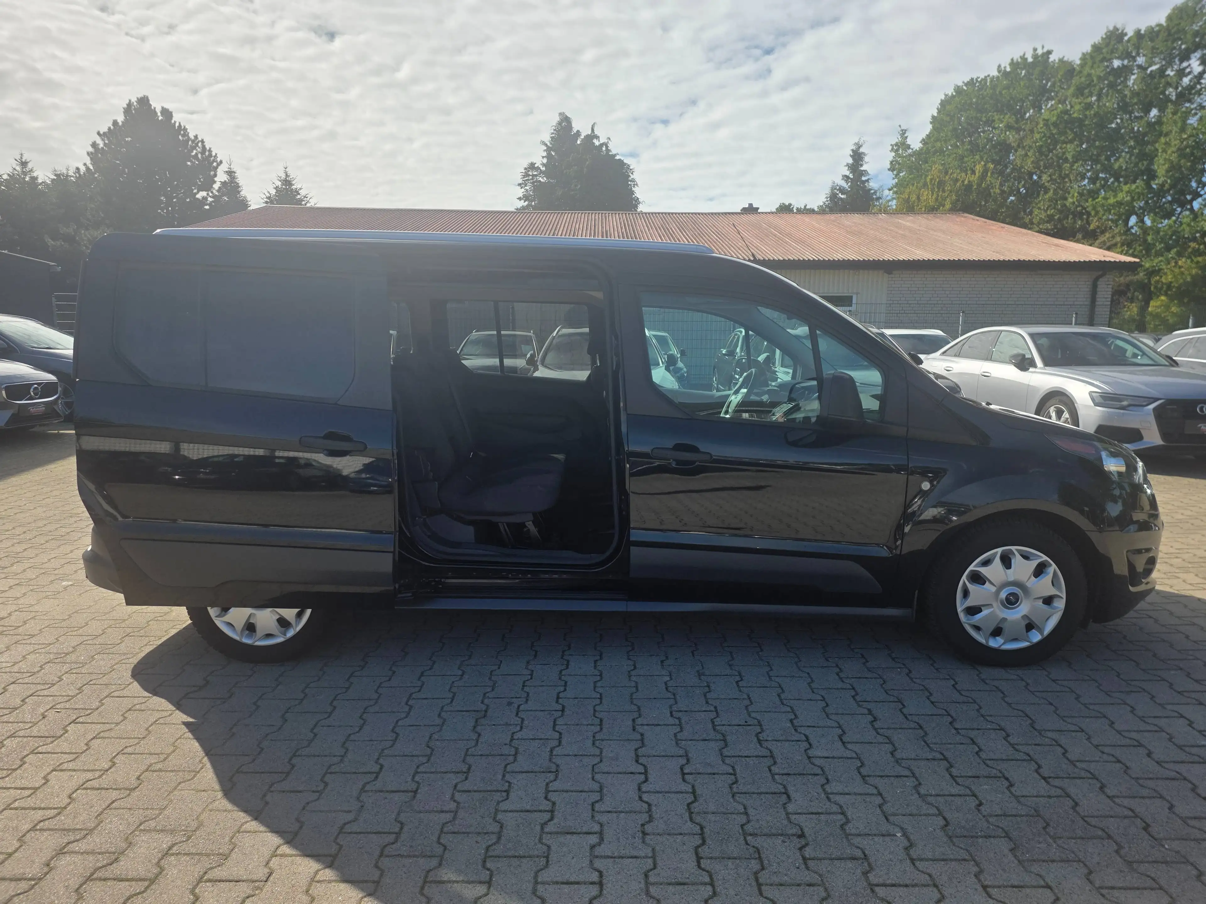 Ford Tourneo Connect Trend 7 Sitze / AC Auto. — photo 6