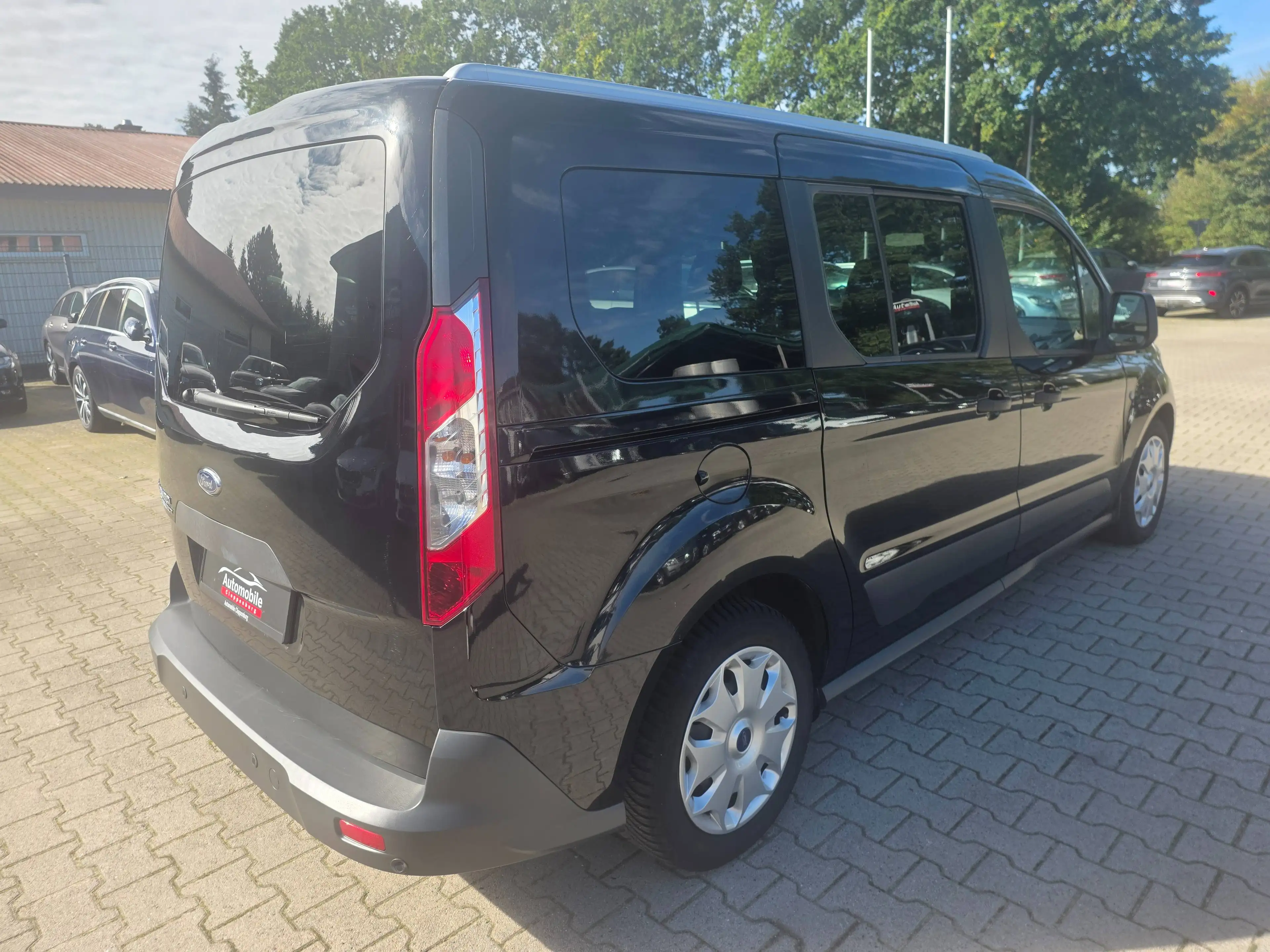 Ford Tourneo Connect Trend 7 Sitze / AC Auto. — photo 8