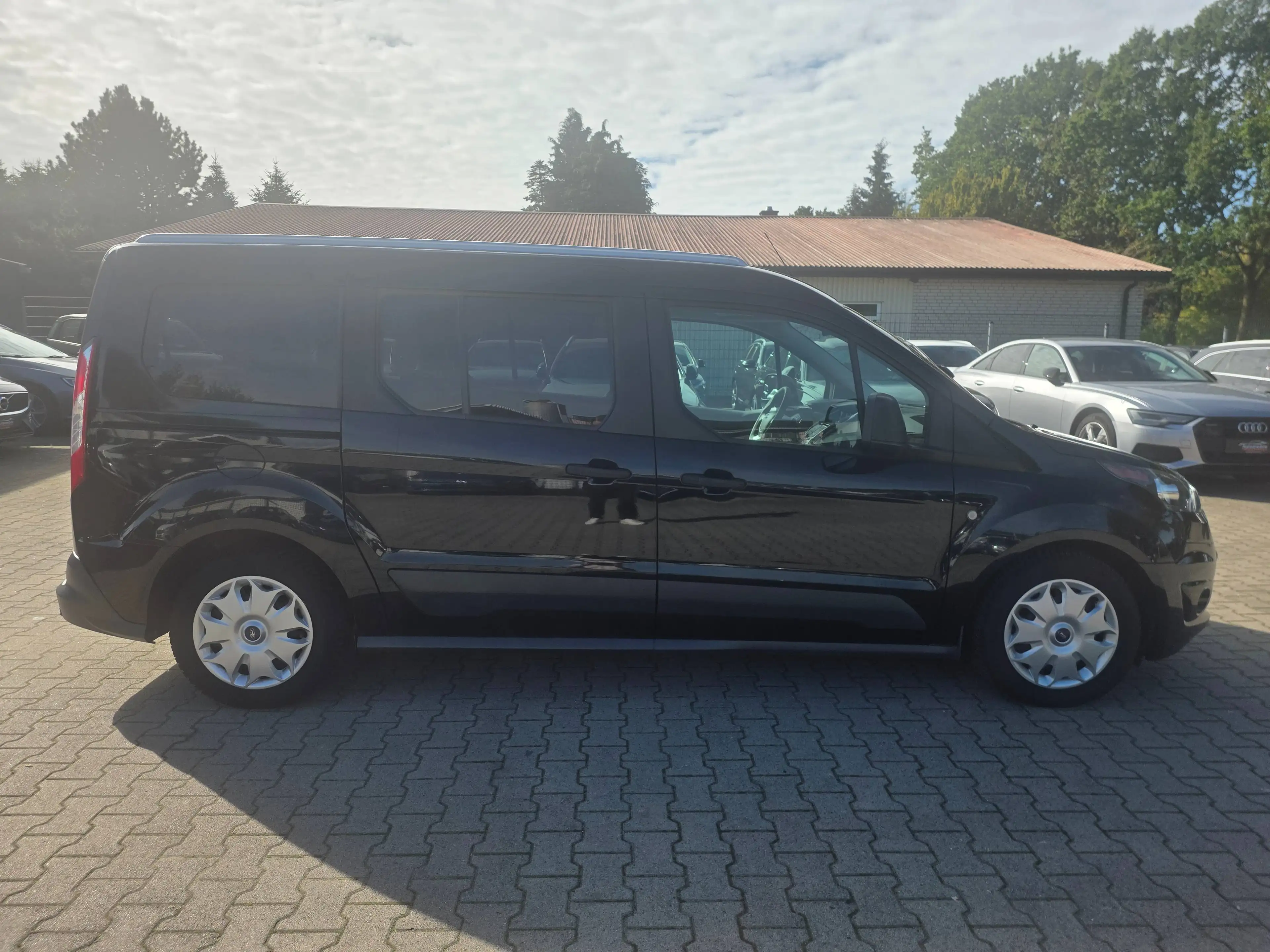 Ford Tourneo Connect Trend 7 Sitze / AC Auto. — photo 4