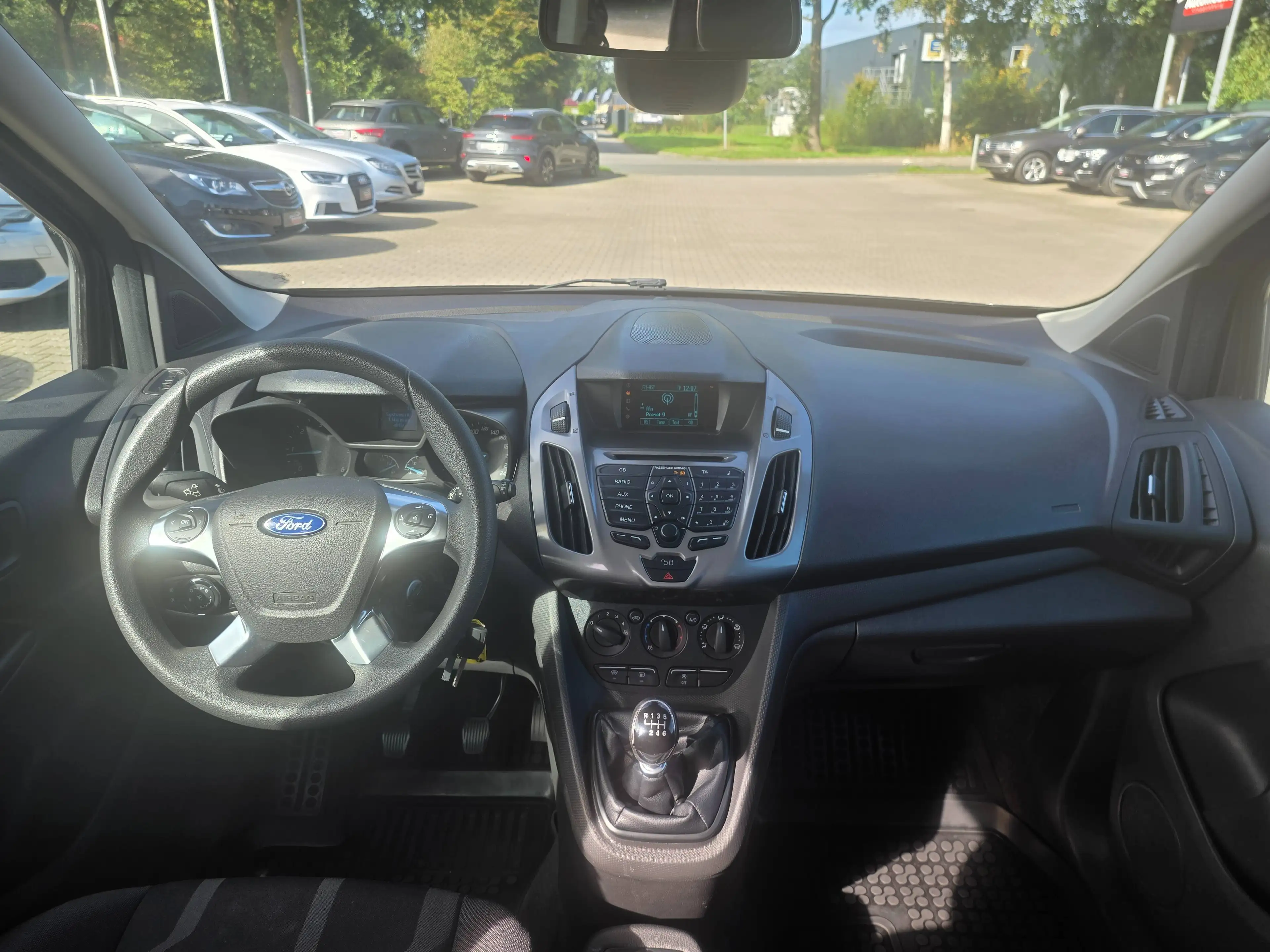 Ford Tourneo Connect Trend 7 Sitze / AC Auto. — photo 12