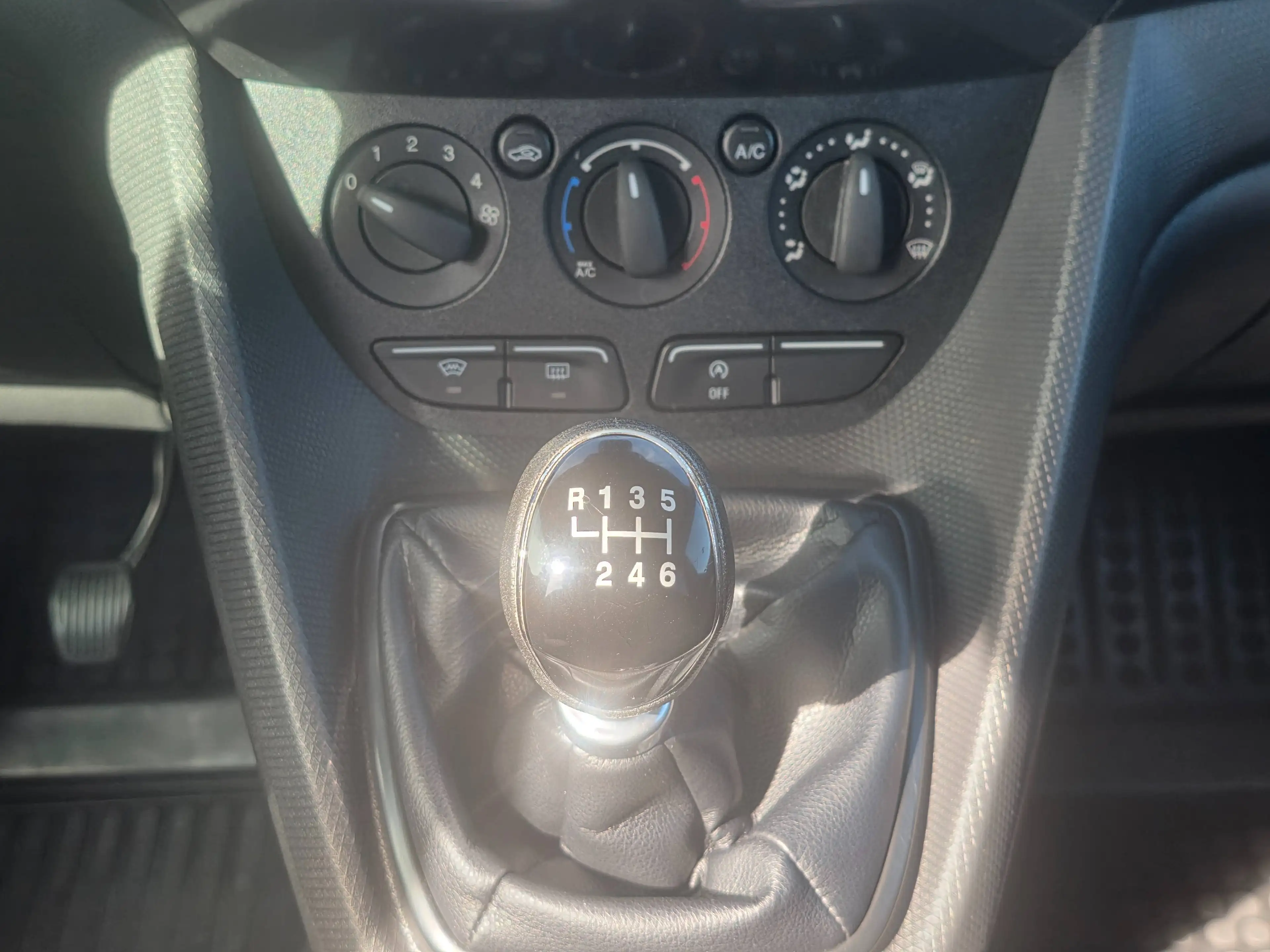 Ford Tourneo Connect Trend 7 Sitze / AC Auto. — photo 14