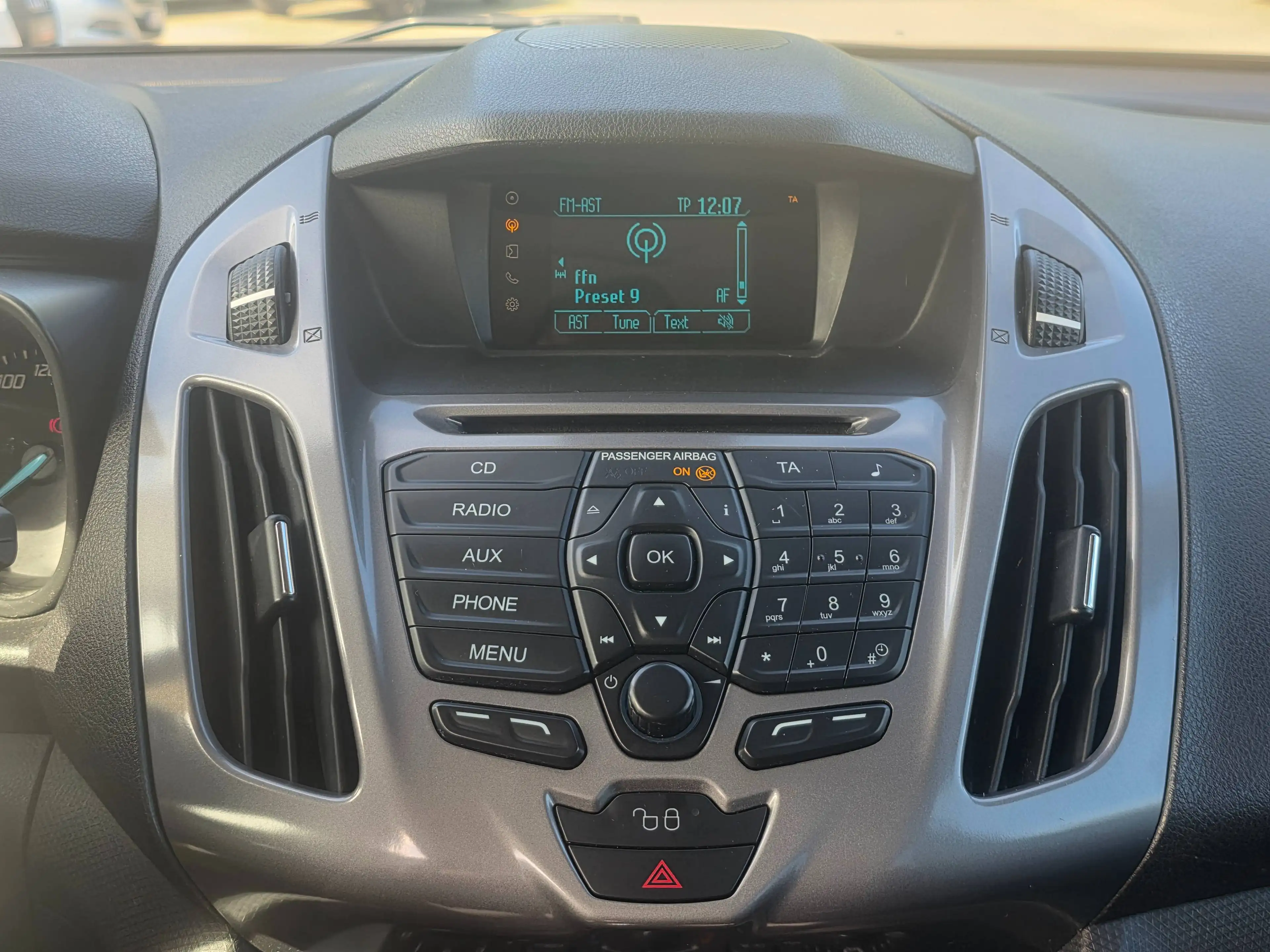 Ford Tourneo Connect Trend 7 Sitze / AC Auto. — photo 13