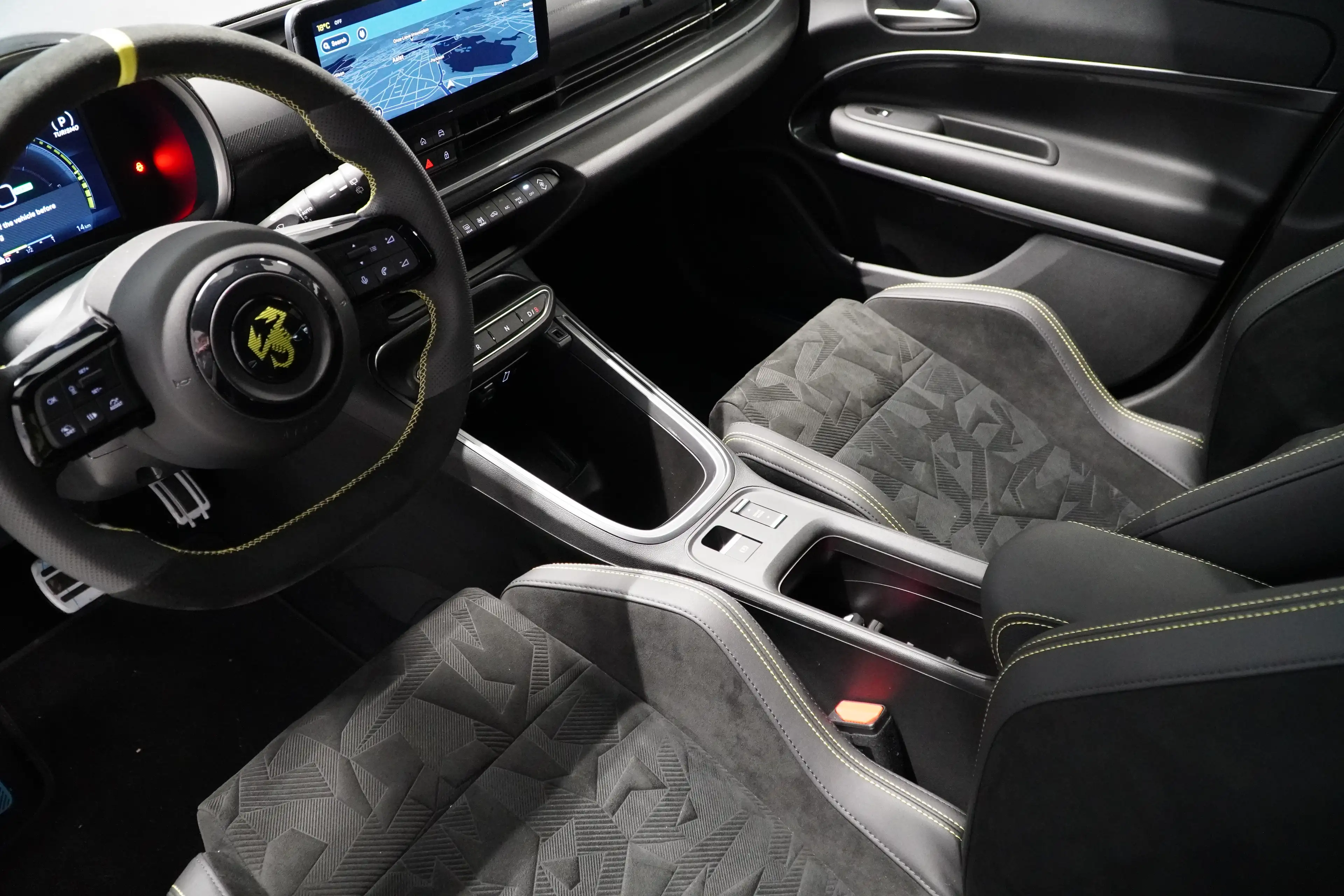 Abarth 600e e-600 54 kWh Turismo — photo 8