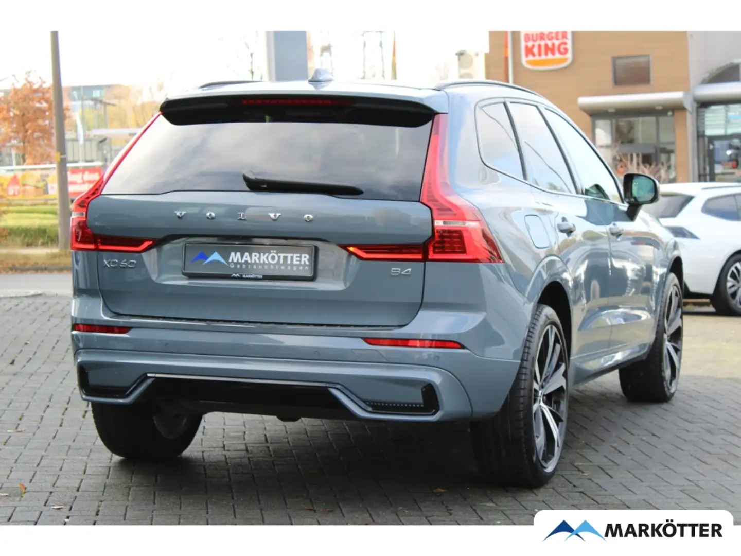 Volvo XC60 Plus Dark 2WD/BLIS/AHK/PANO/KEYLESS Grau - 2