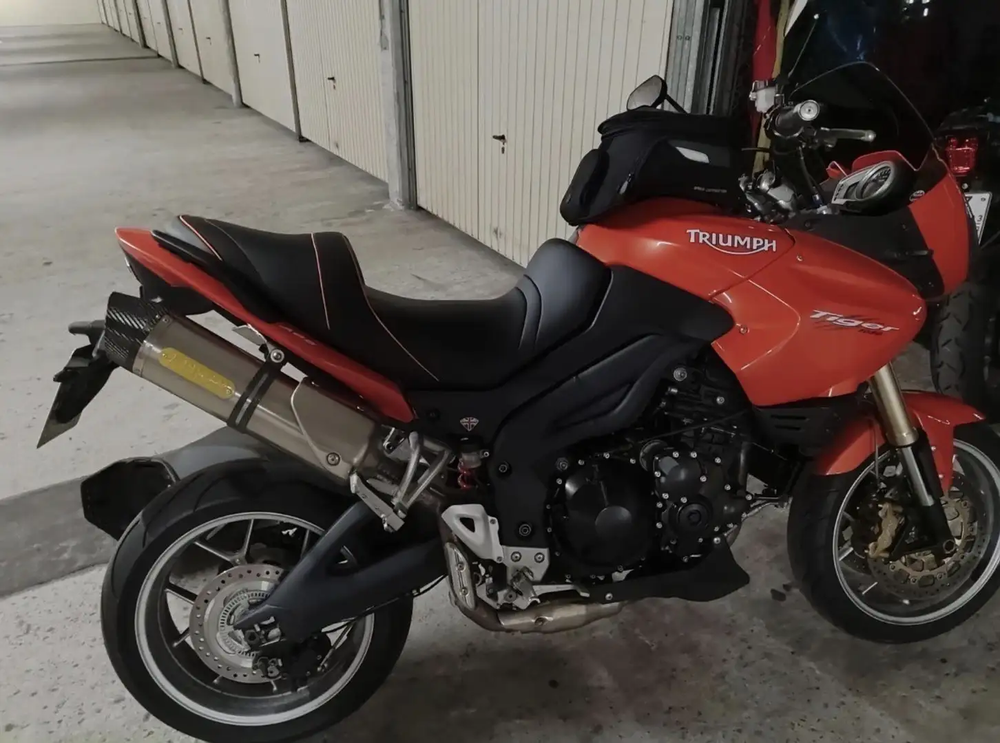 Triumph Tiger 1050 Lenkererhöhung, Sportauspuff Orange - 1
