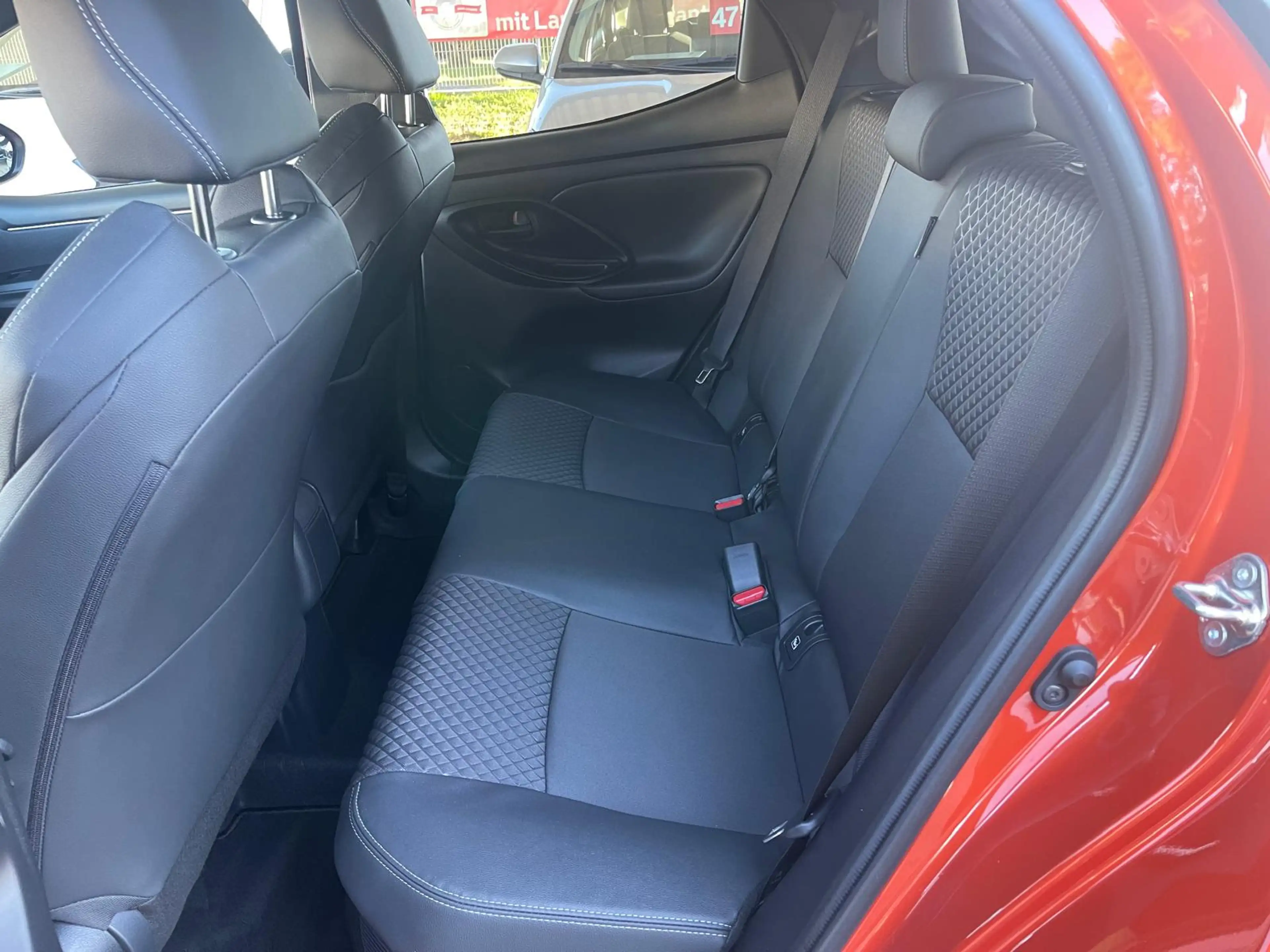Toyota Yaris 5-Türer Hybrid 1.5 VVT-i Style *TECHNIK+NAVI+JBL+HUD* — photo 10