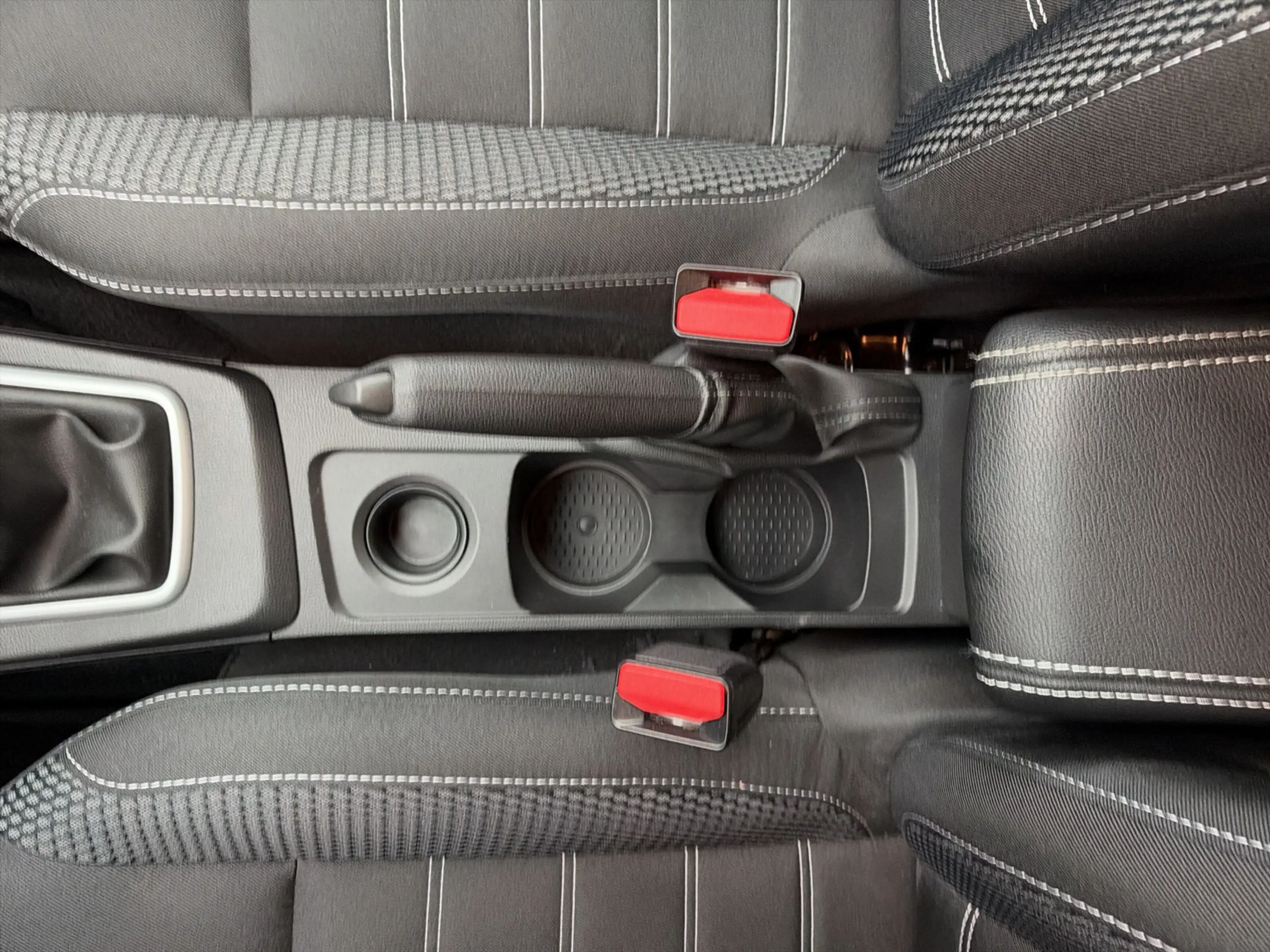 Dacia Duster Journey+ TCe 130 Scheckheft 360° Navi PDC — photo 15
