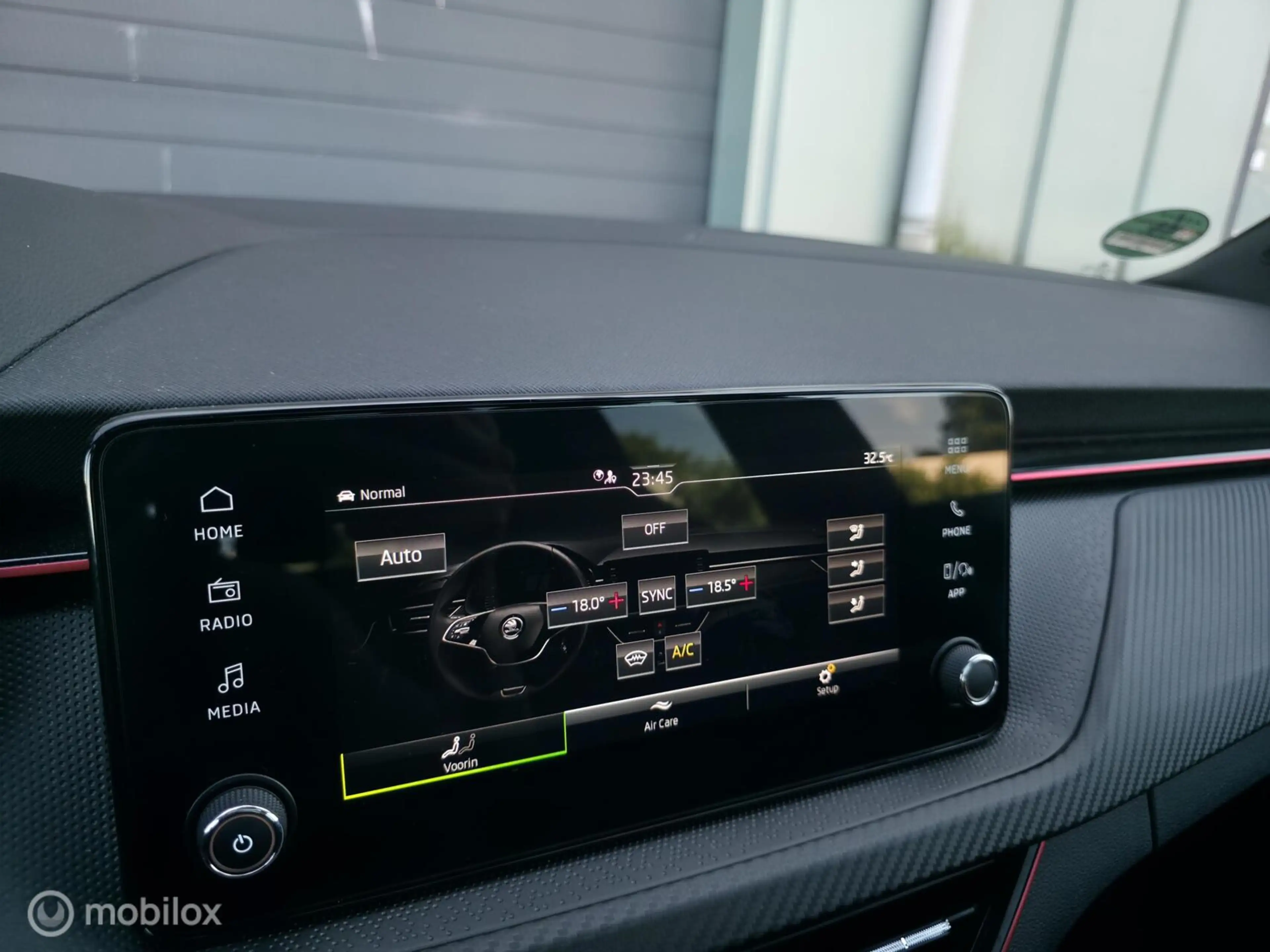 Skoda Scala 1.5 TSI ACT Monte Carlo / Pano / Cam. / Carplay — photo 27
