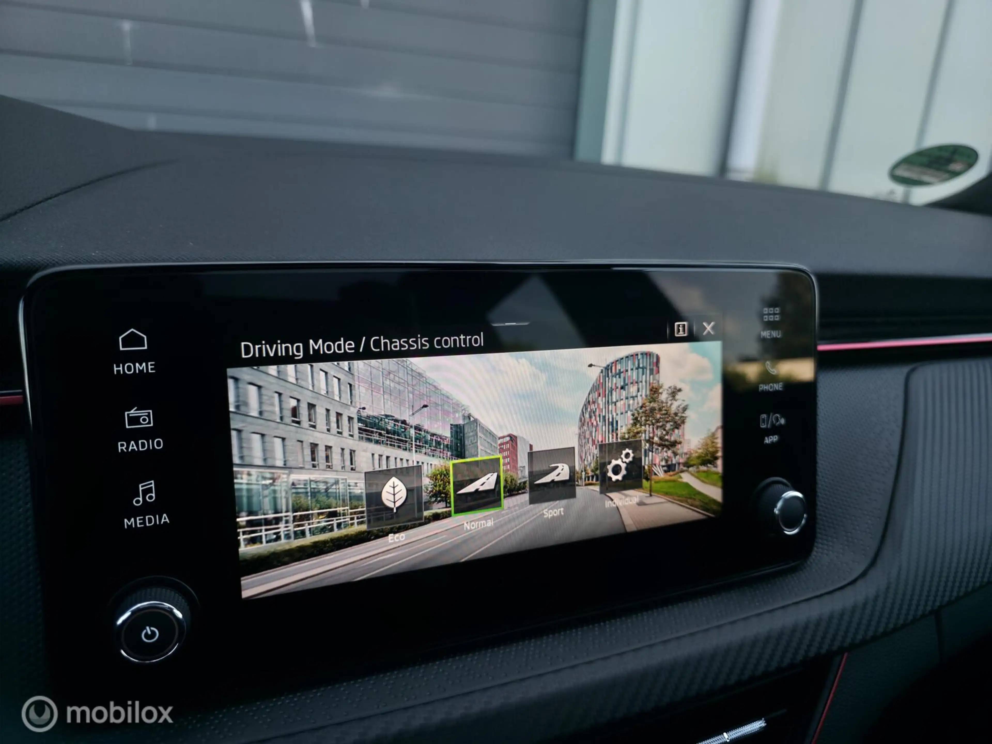 Skoda Scala 1.5 TSI ACT Monte Carlo / Pano / Cam. / Carplay — photo 24