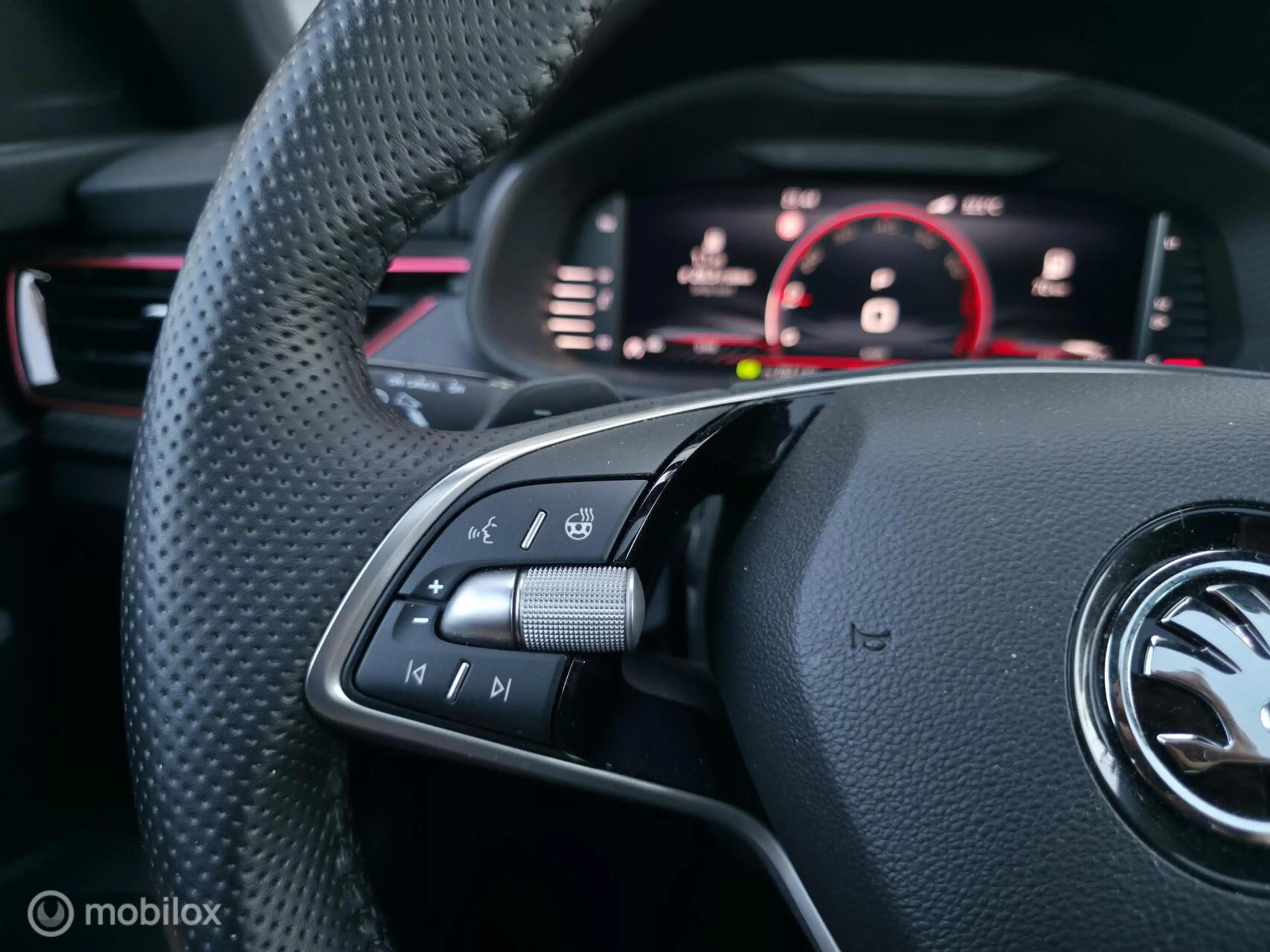 Skoda Scala 1.5 TSI ACT Monte Carlo / Pano / Cam. / Carplay — photo 14