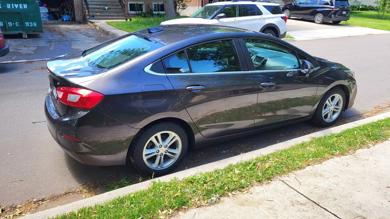 Chevrolet Cruze photo Chevrolet Cruze