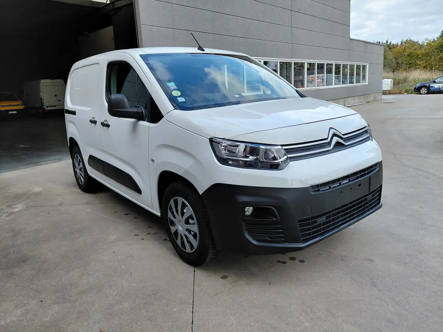 Citroen Berlingo 55000 km, 3 plaatsen, Navi, 1 jaar garantie Blanc - 2