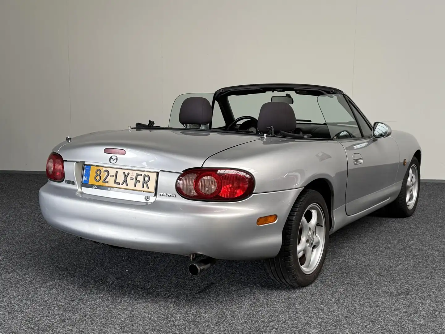Mazda MX-5 1.6i Exclusive NL AUTO | NAP | NW APK Grijs - 2