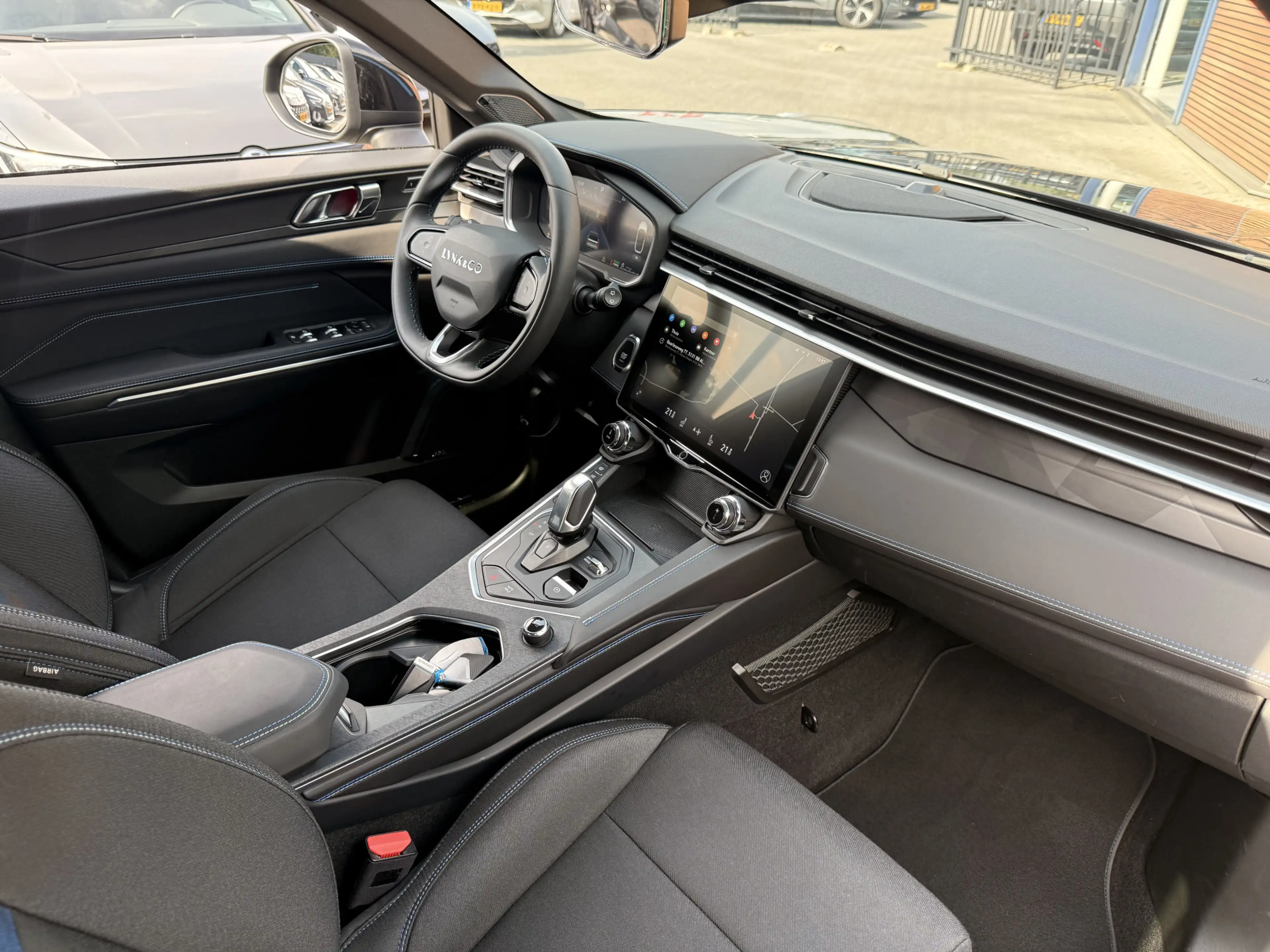 Lynk & Co 01 1.5 Panodak / Carplay / 360* Camera / 20inch — photo 4
