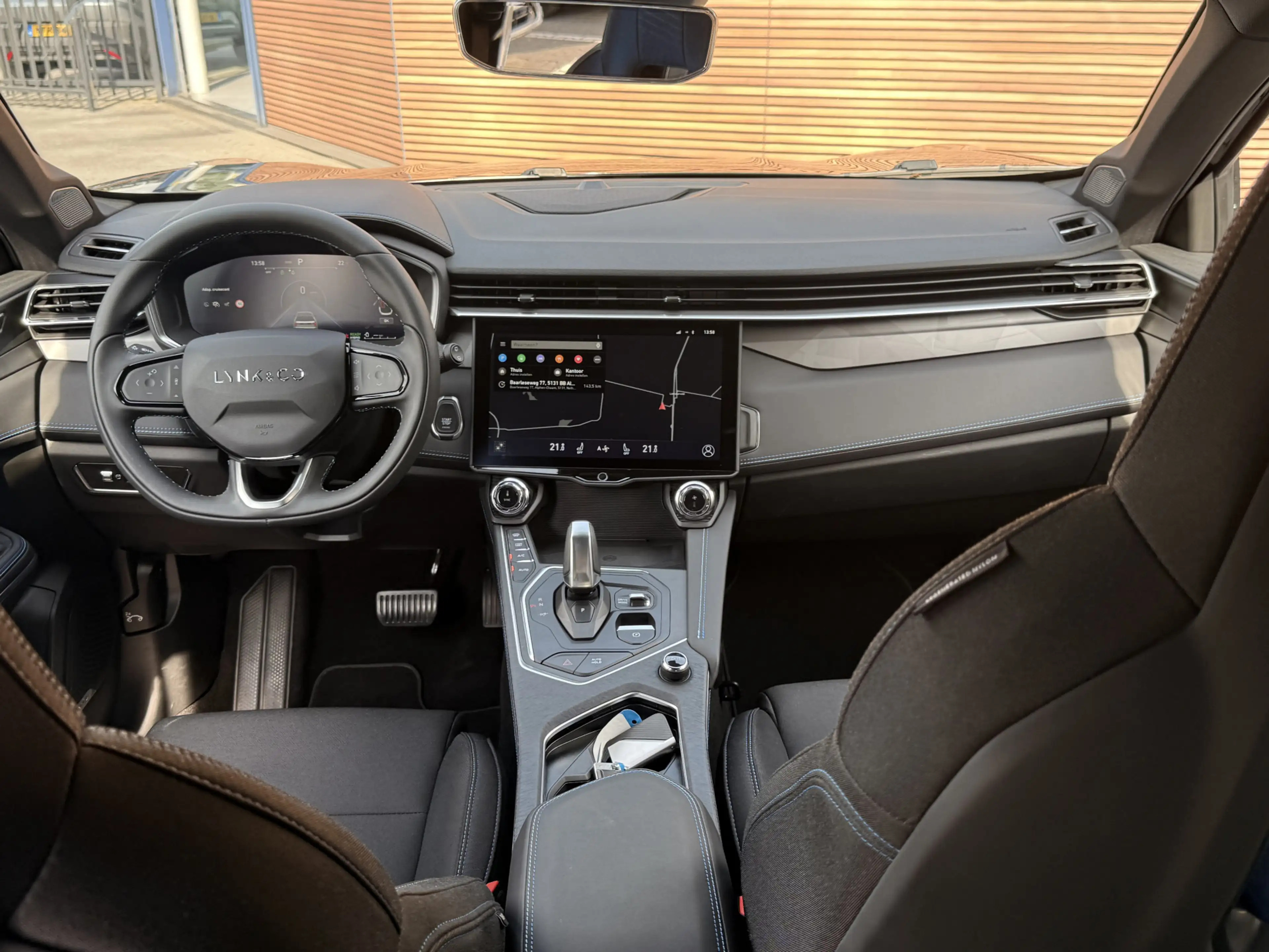 Lynk & Co 01 1.5 Panodak / Carplay / 360* Camera / 20inch — photo 2