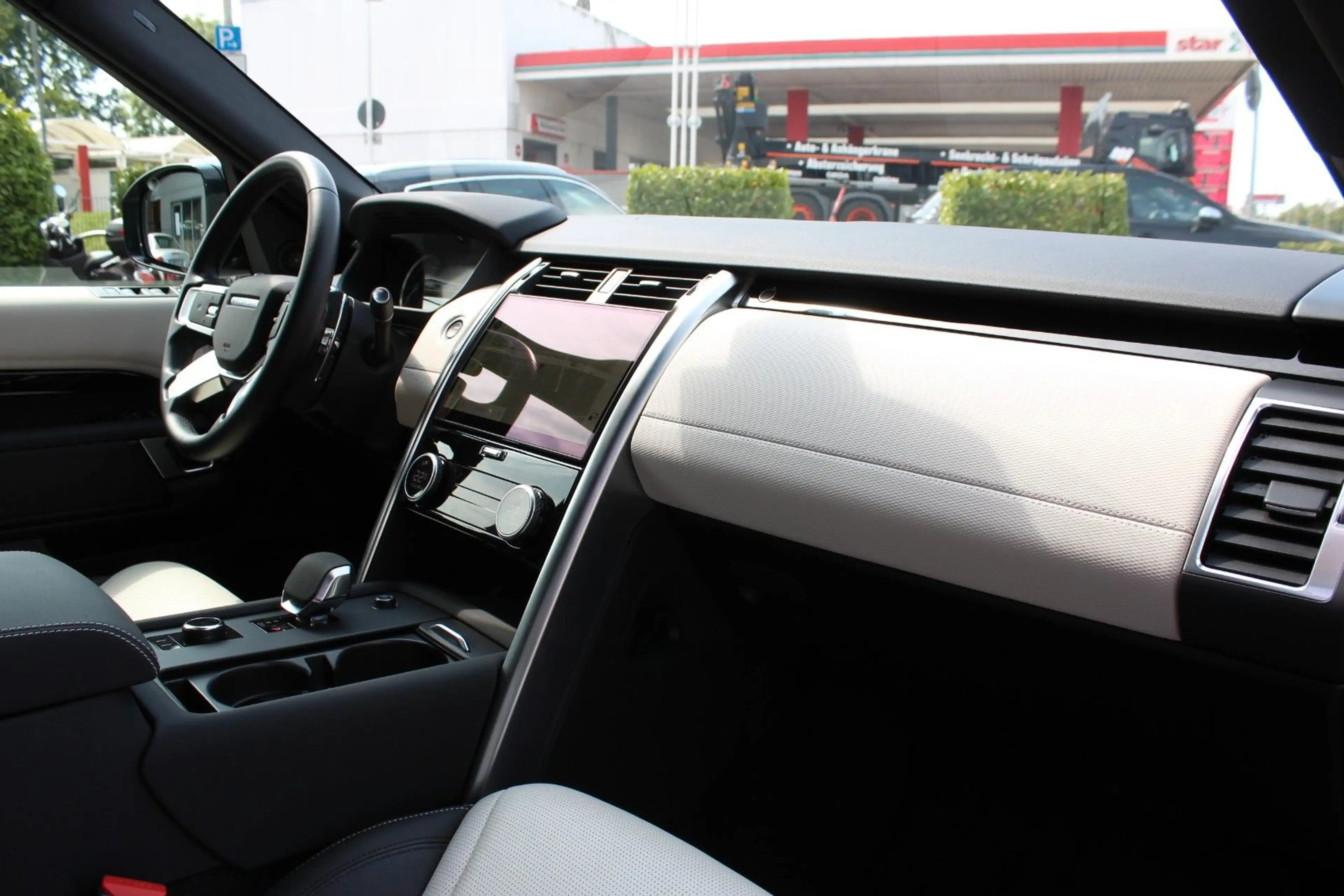Land Rover Discovery 5 R-Dynamic SE D300 AWD ACC Pano AHK — photo 9