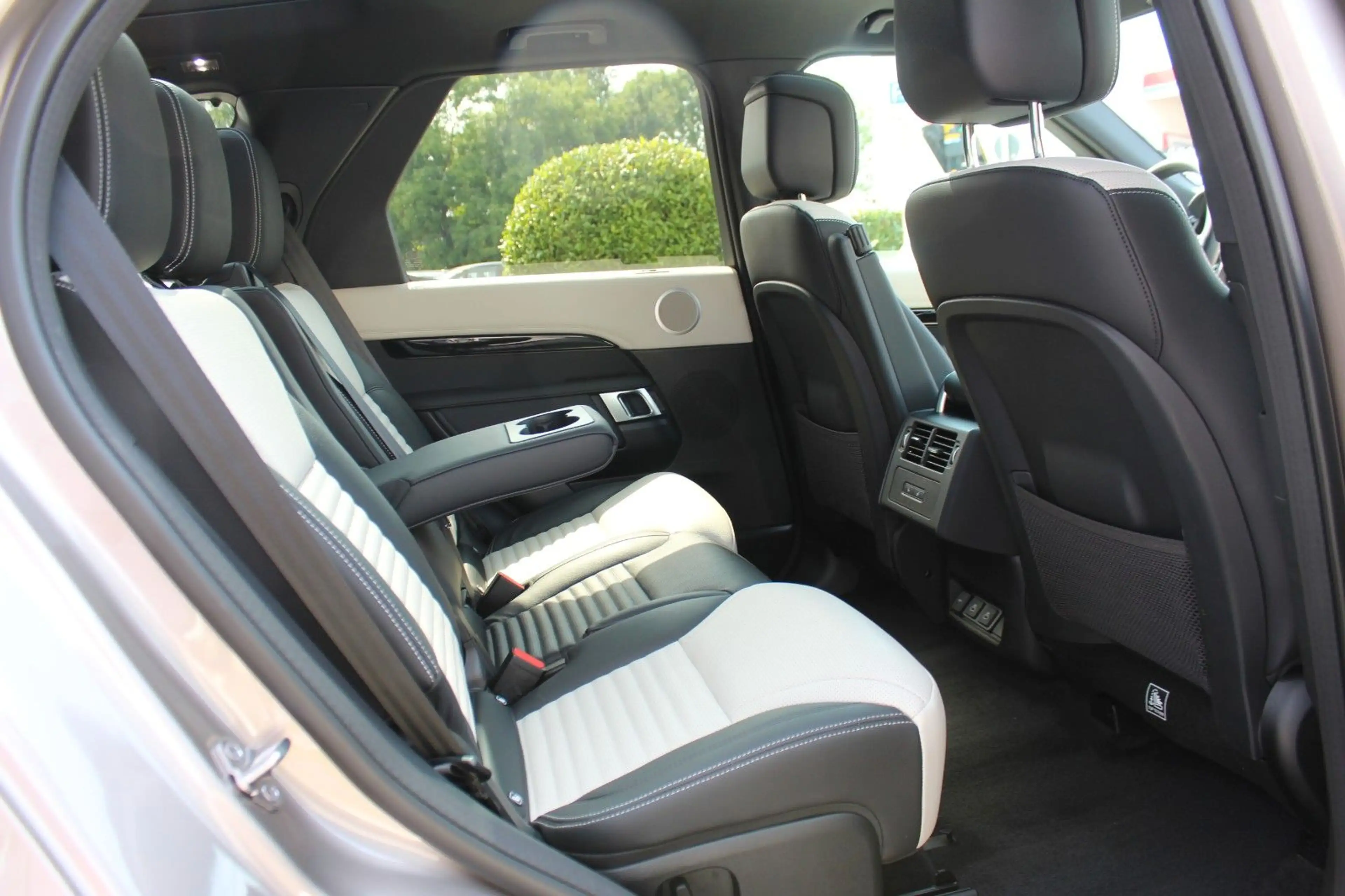 Land Rover Discovery 5 R-Dynamic SE D300 AWD ACC Pano AHK — photo 12