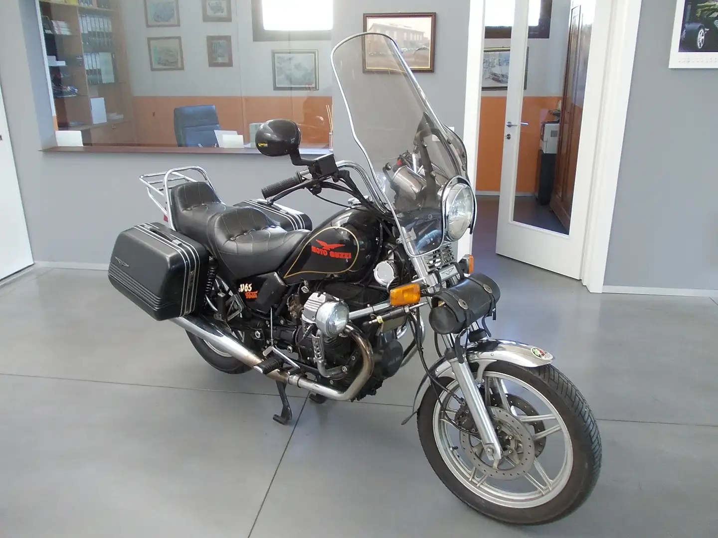 Moto Guzzi V 65 FLORIDA Schwarz - 1