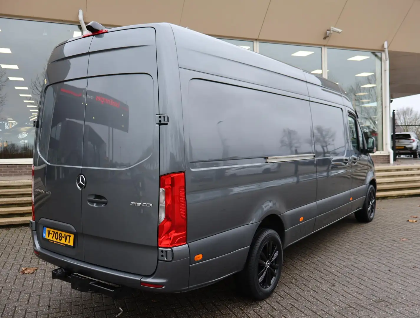Mercedes-Benz Sprinter 319 3.0 CDI V6 AUT. L3H2 - 3500 KG TREKHAAK | MBUX Gris - 2