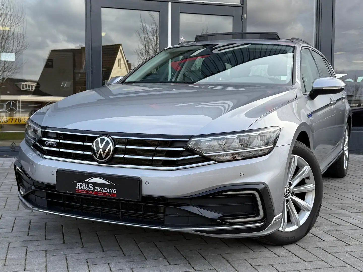 Volkswagen Passat Variant 1.4 TSI PHEV GTE Virtual Pano Led Carplay BTW auto Grau - 2